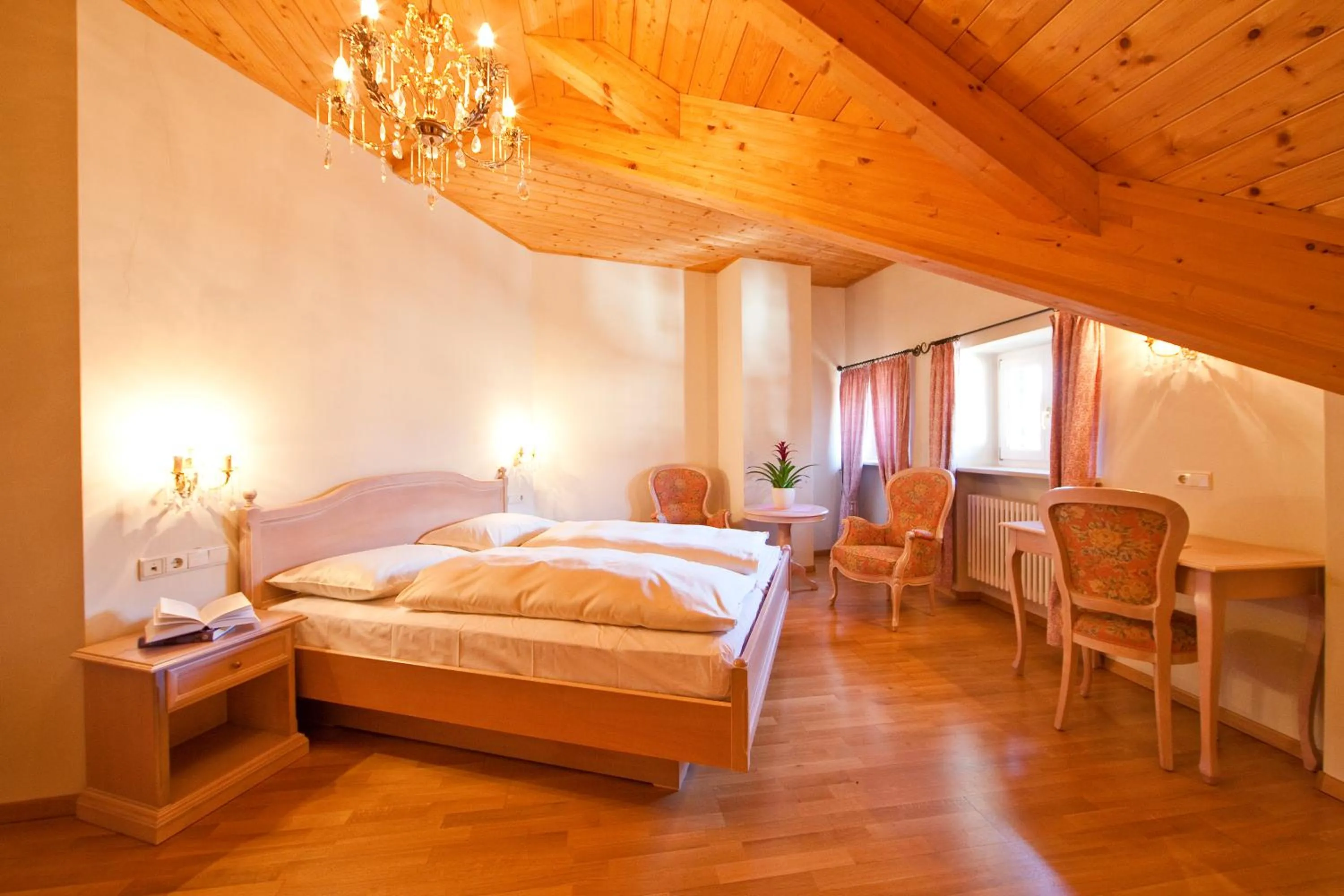 Bed in Hotel Elefant