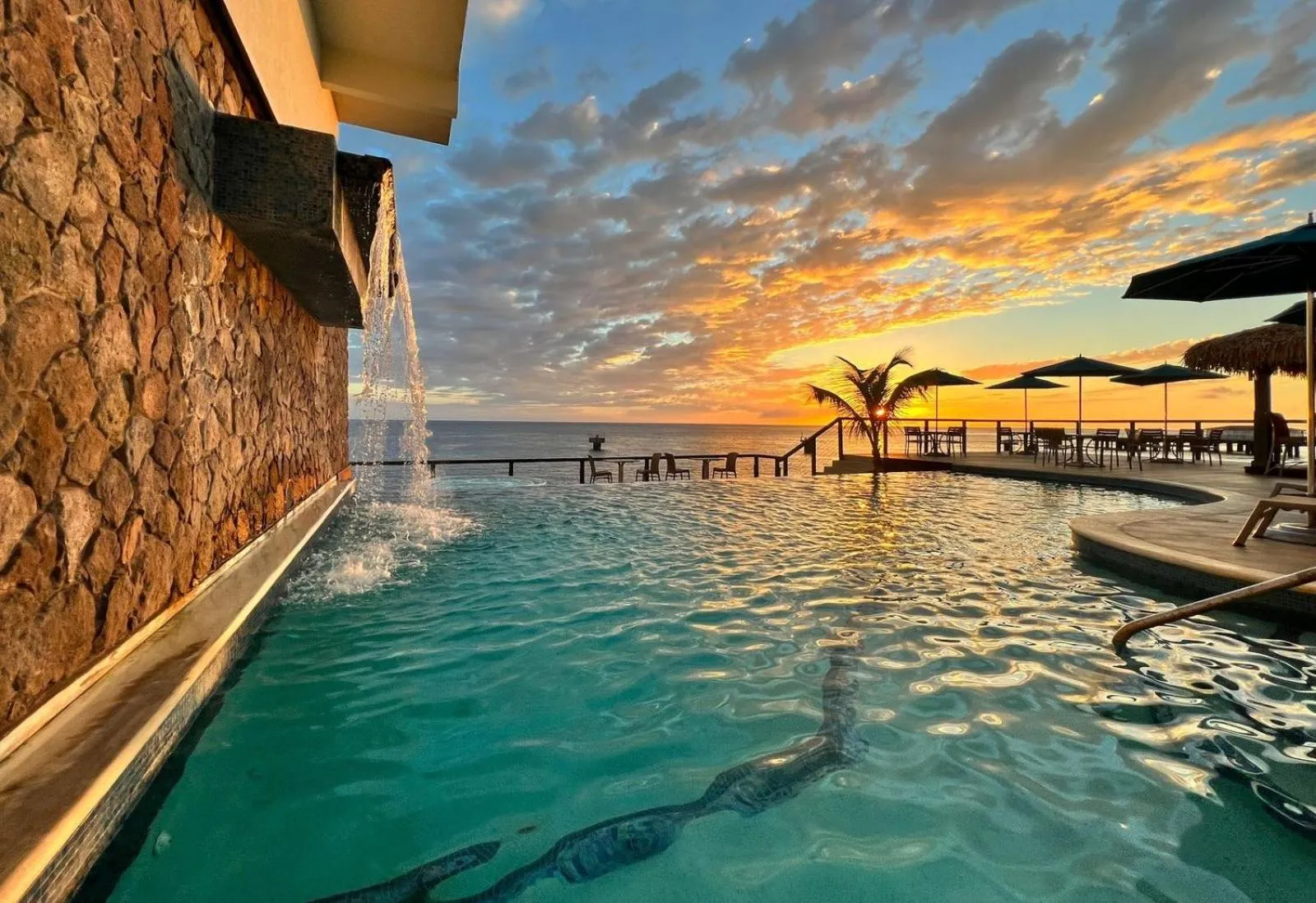 Swimming pool in Fort Young Hotel