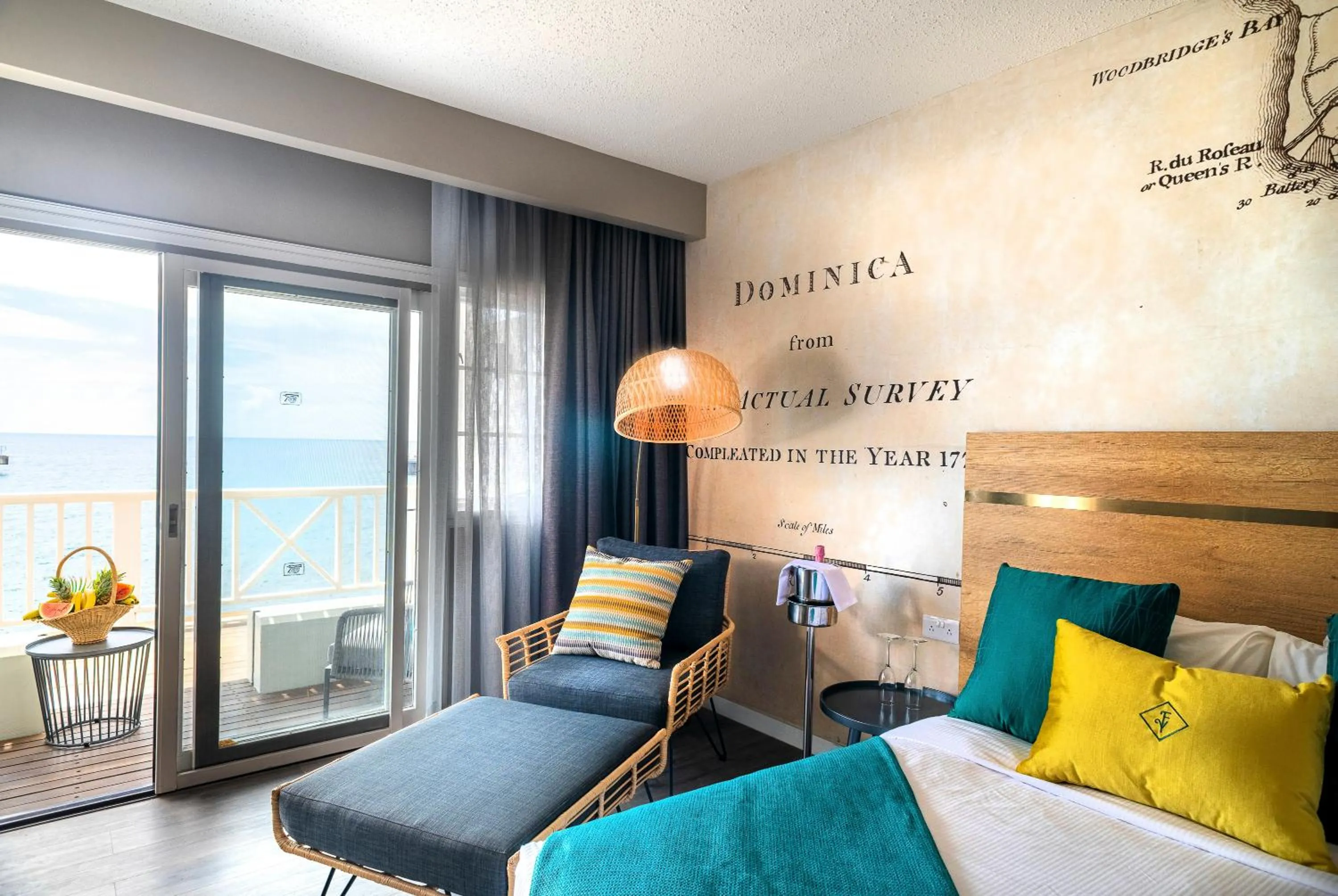 Patio, Bed in Fort Young Hotel