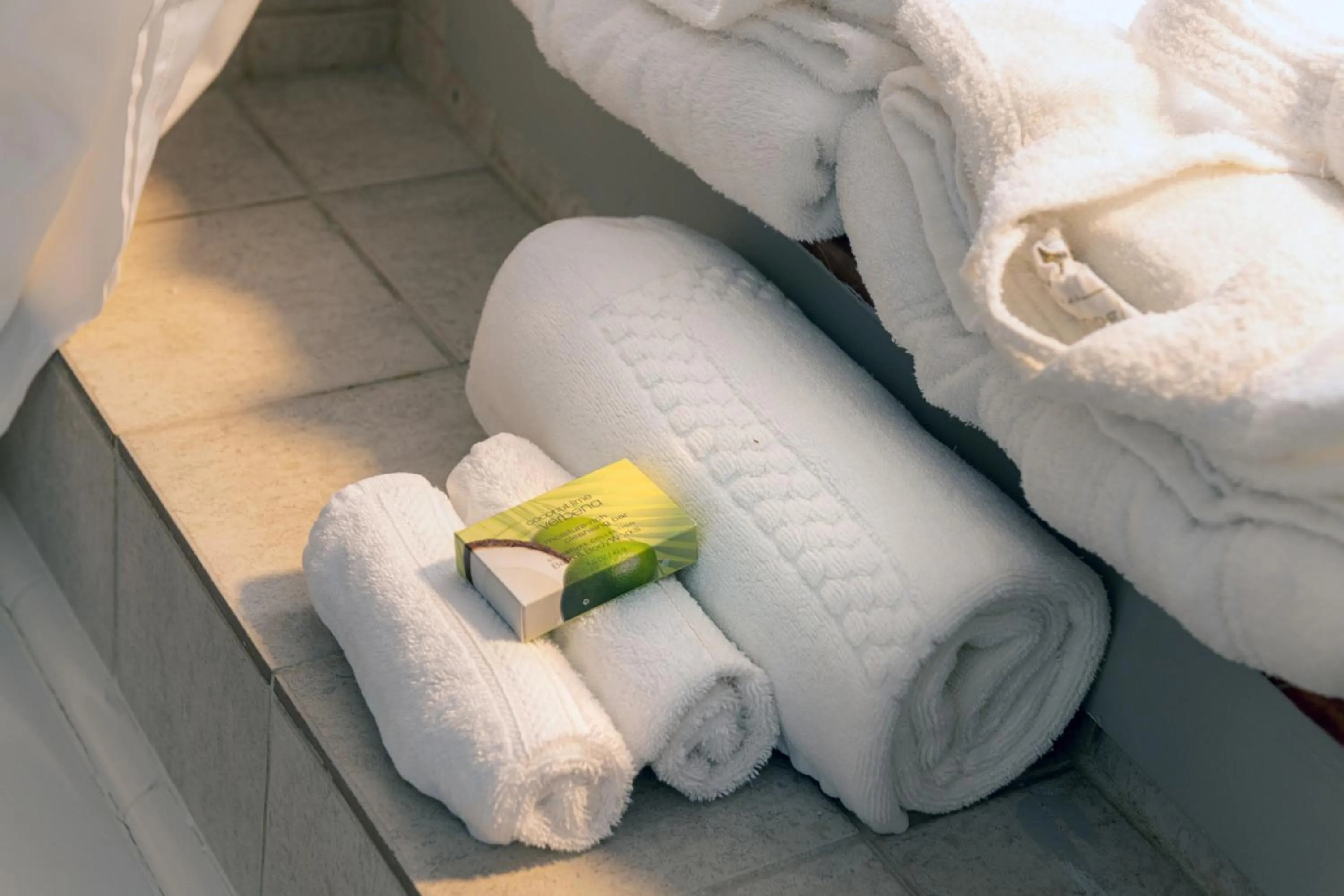 Bathroom, Bed in Fort Young Hotel