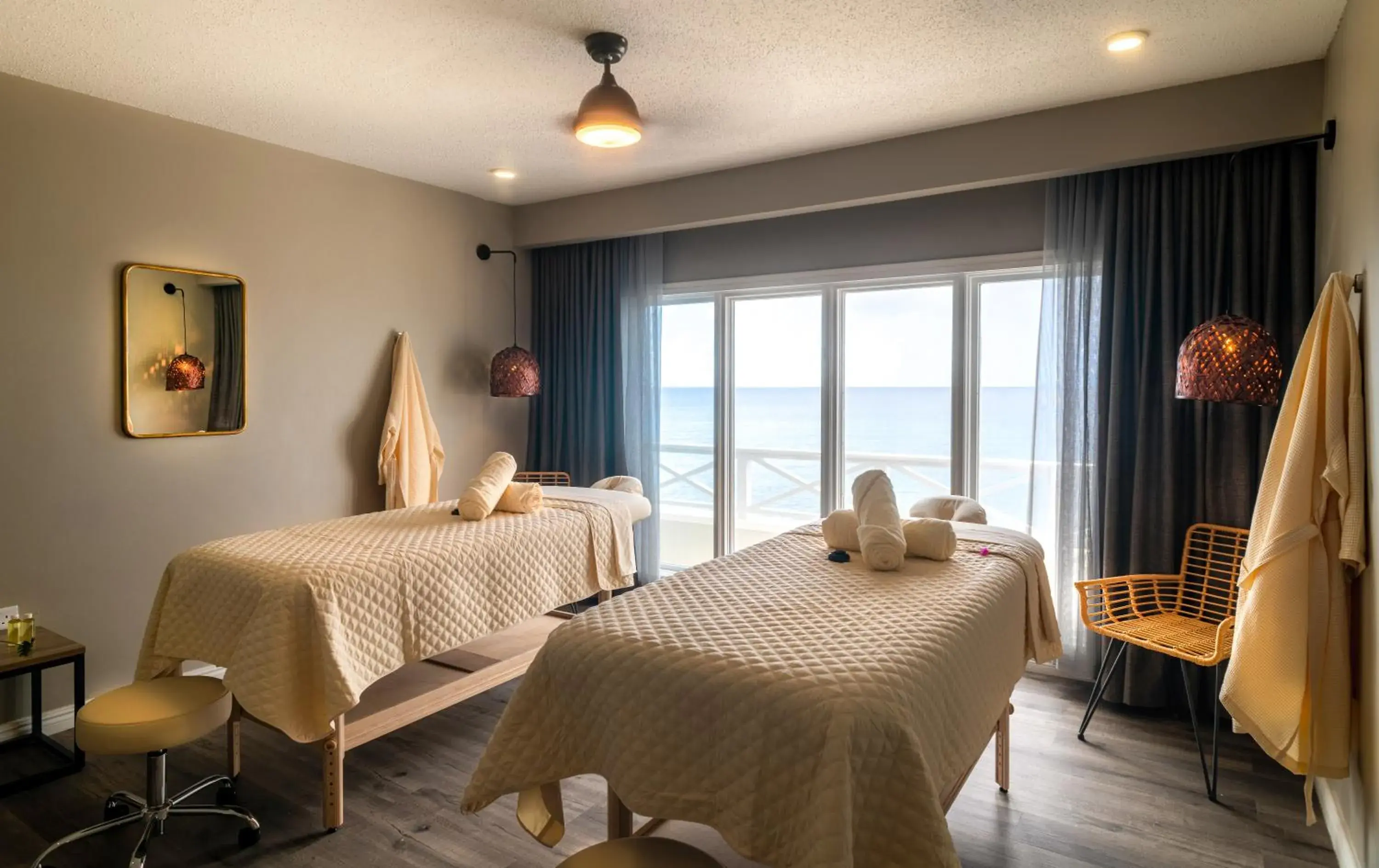 Massage, Bed in Fort Young Hotel Massage, Bed in Fort Young Hotel