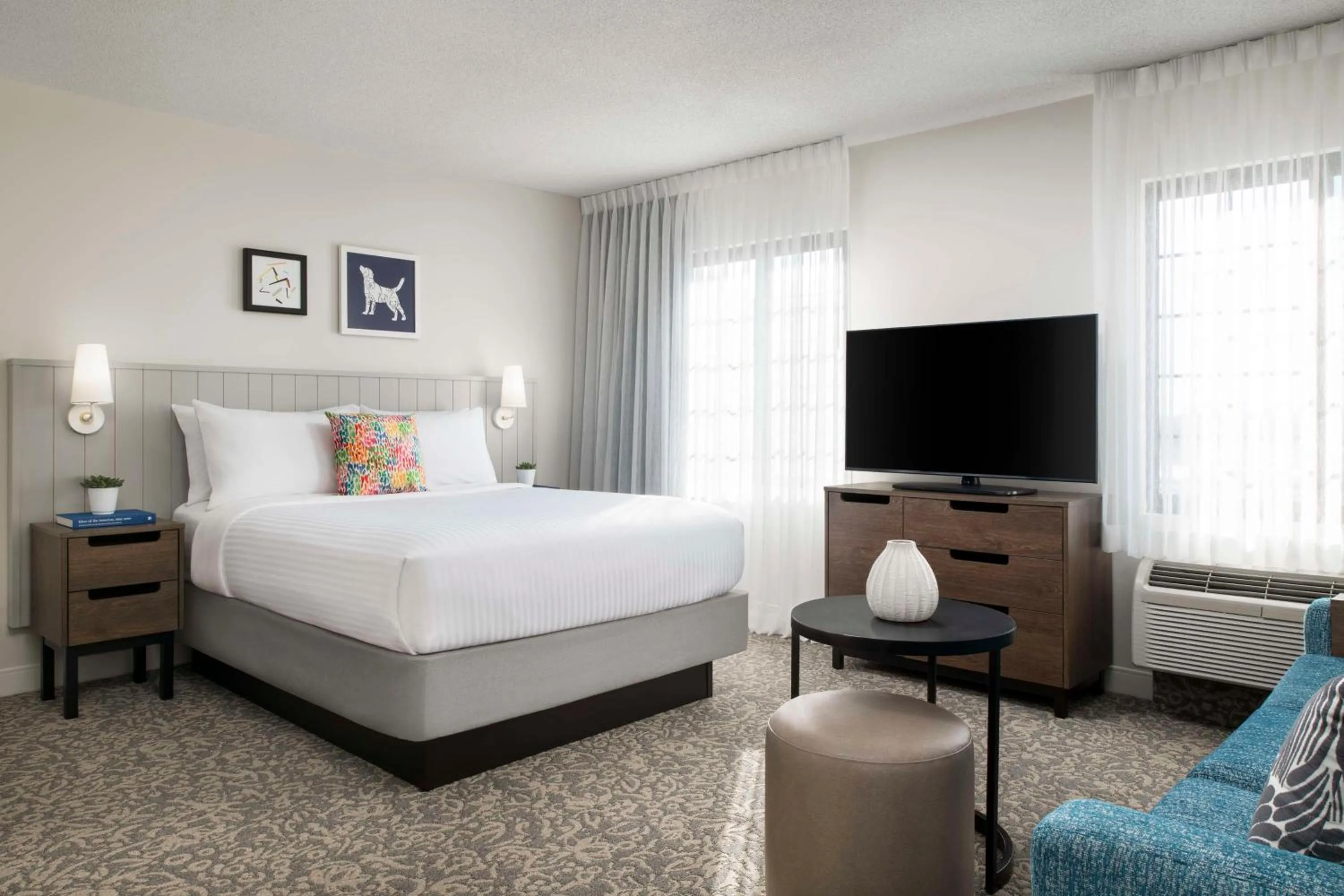 Photo of the whole room, Bed in Sonesta ES Suites Toronto Markham