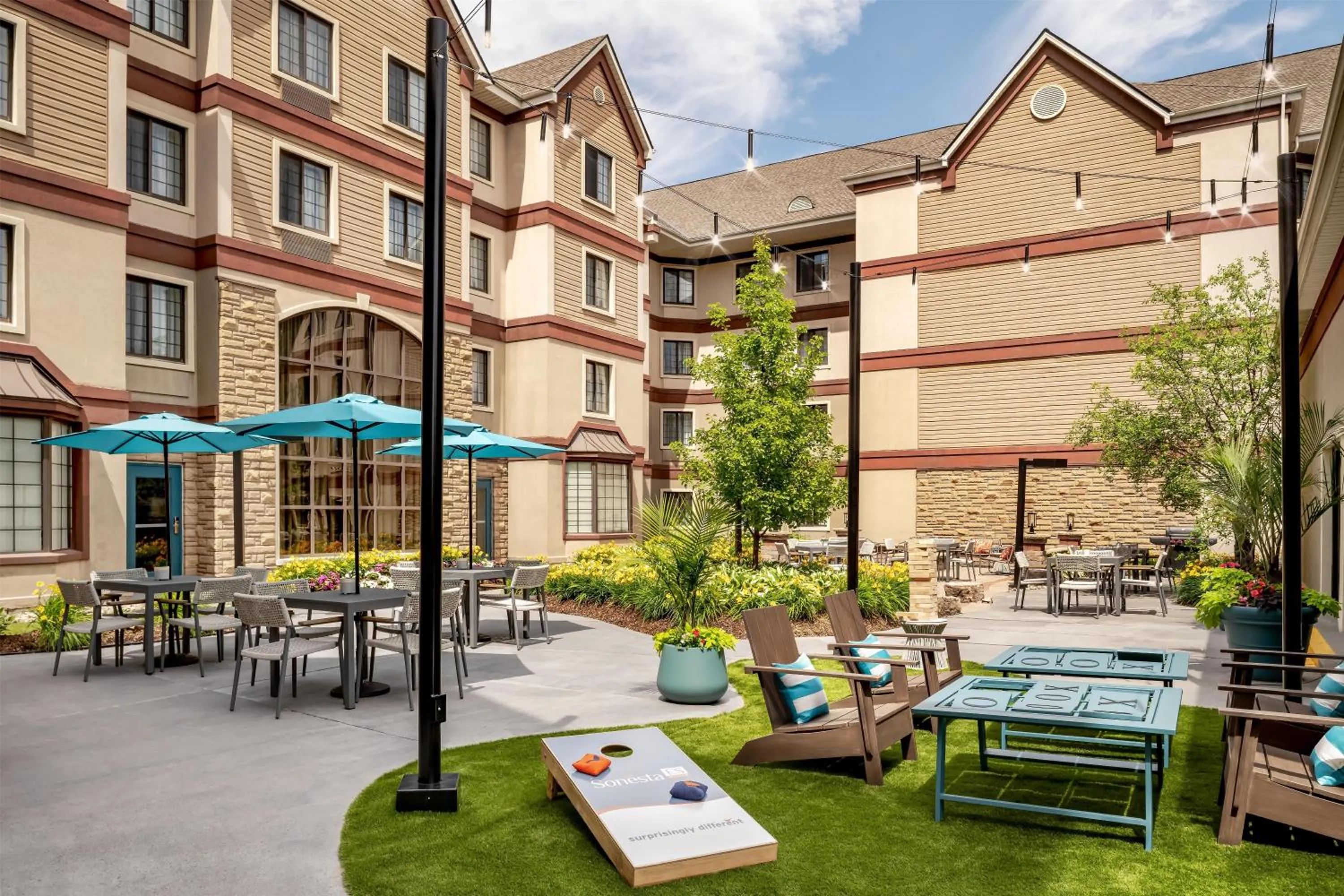 Inner courtyard view in Sonesta ES Suites Toronto Markham