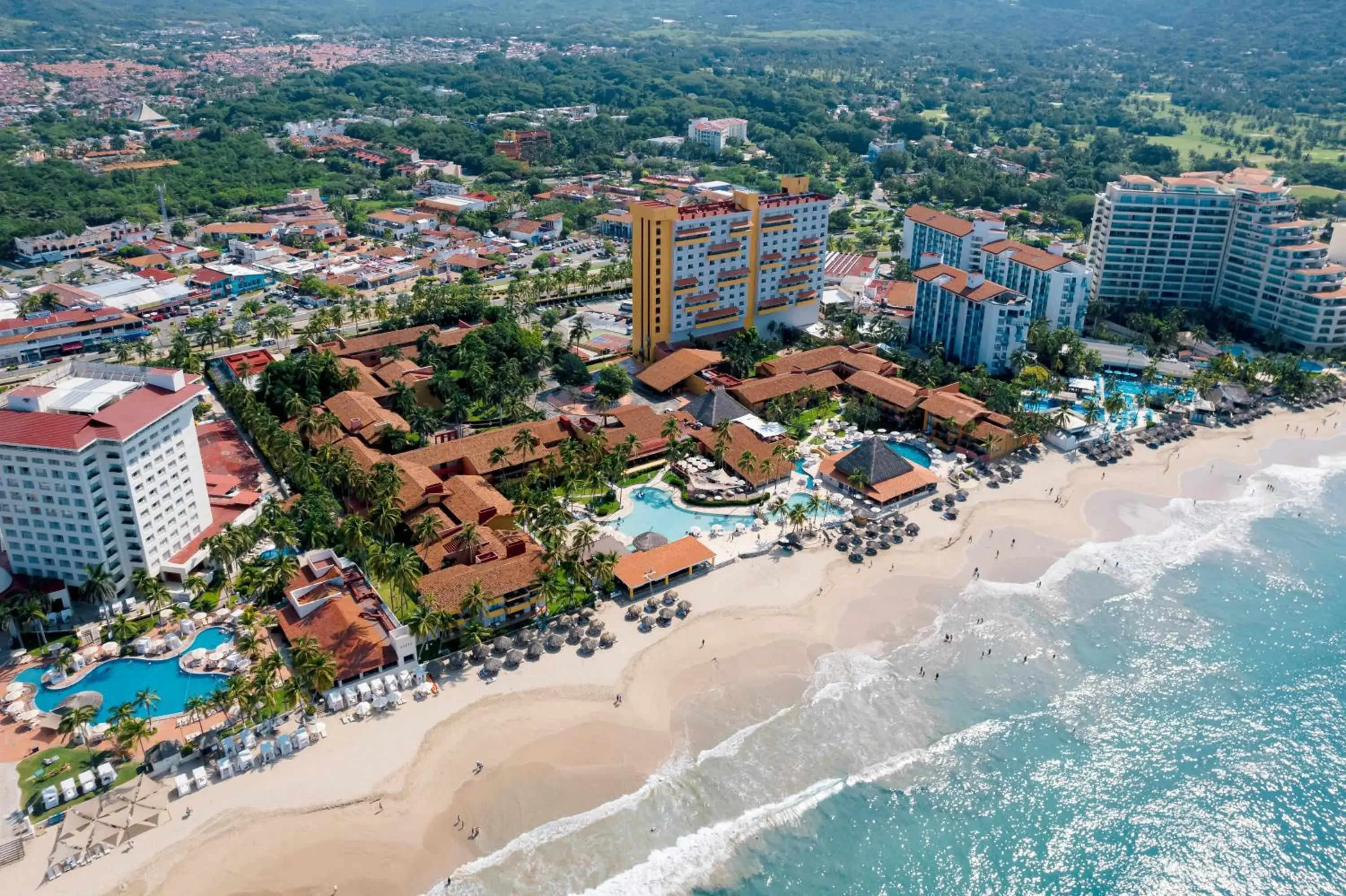 Property building in Holiday Inn Resort Ixtapa All-Inclusive by IHG Property building in Holiday Inn Resort Ixtapa All-Inclusive by IHG