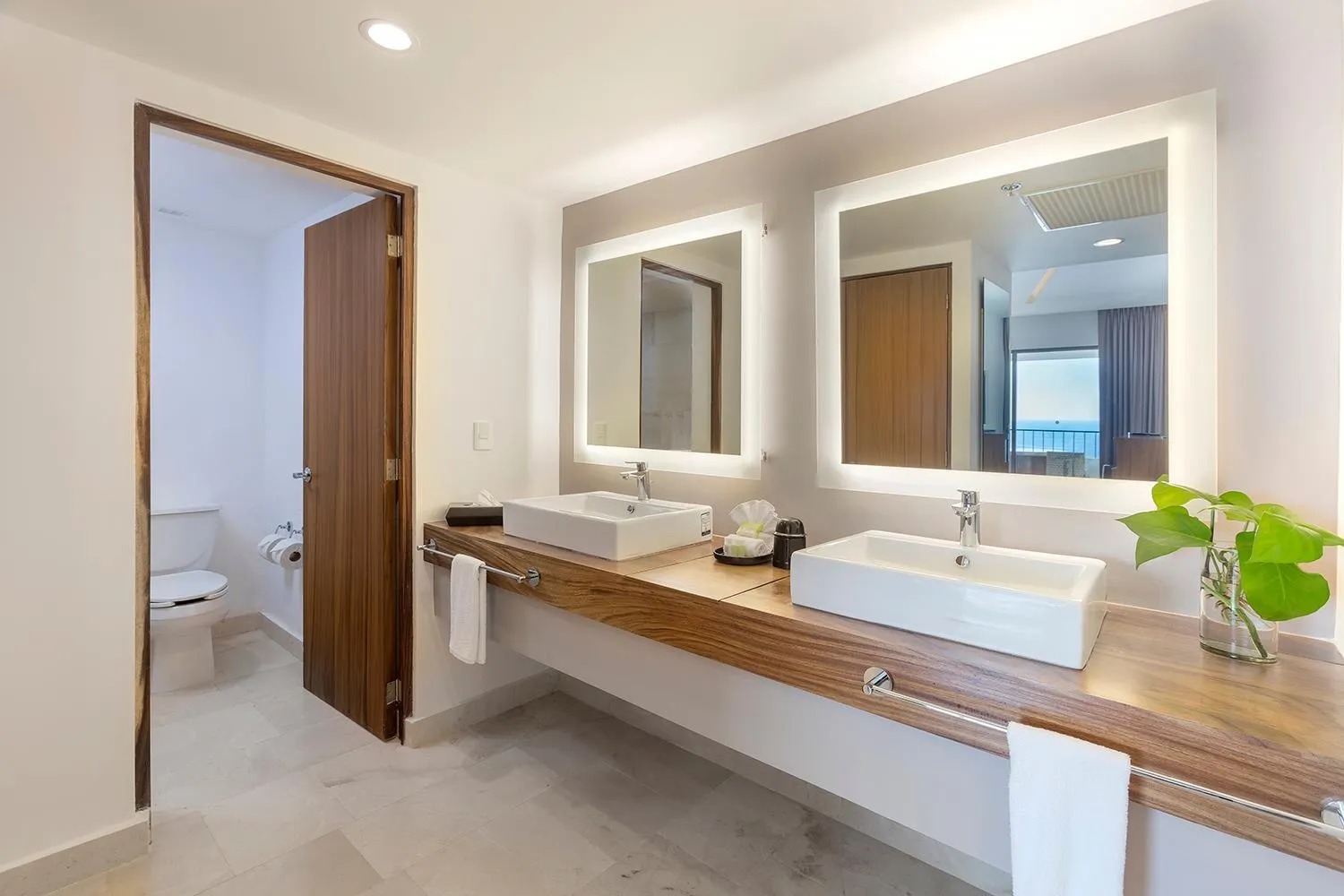 Bathroom in Holiday Inn Resort Ixtapa All-Inclusive by IHG