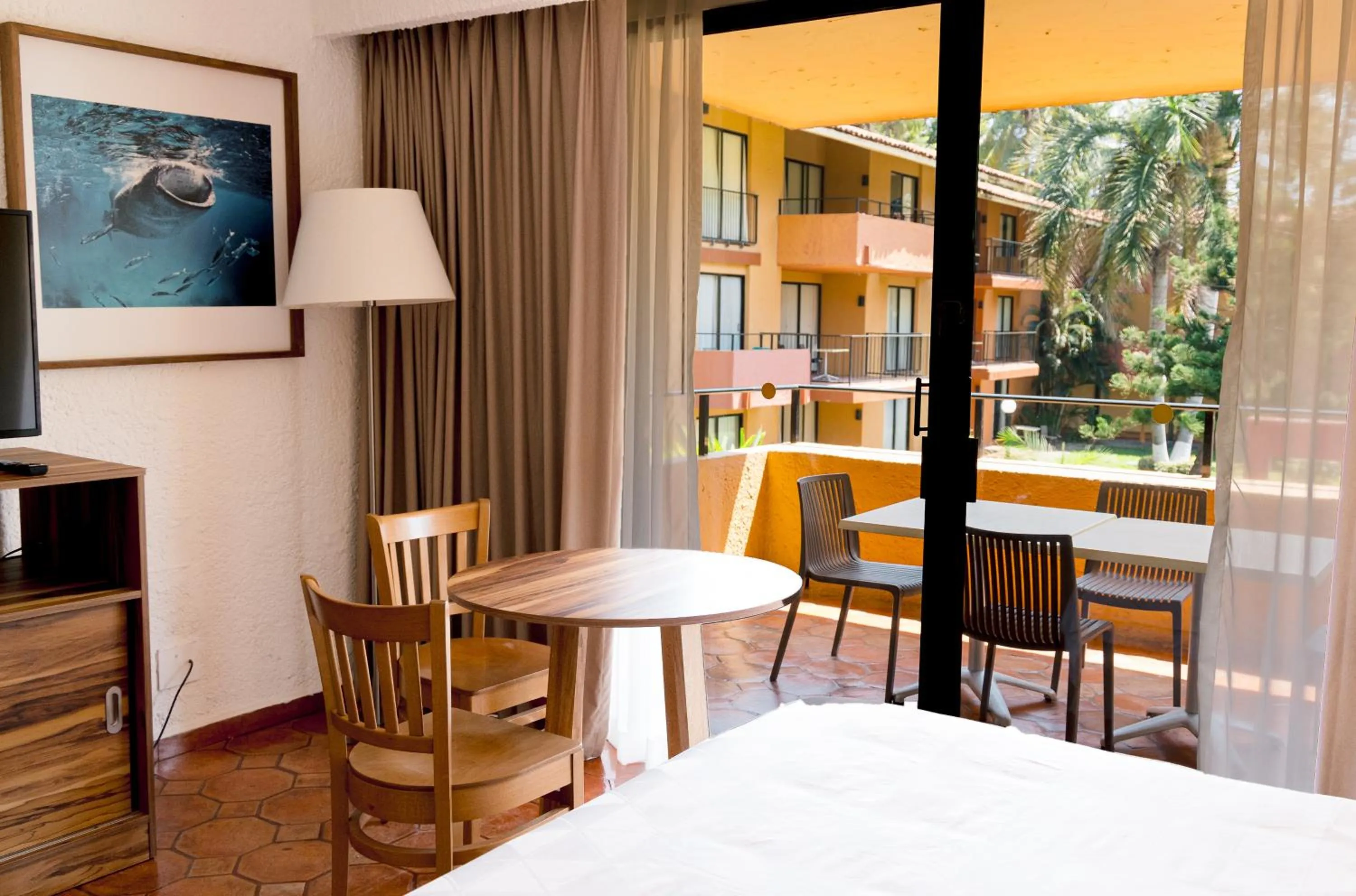 Balcony/Terrace, Bed in Holiday Inn Resort Ixtapa All-Inclusive by IHG