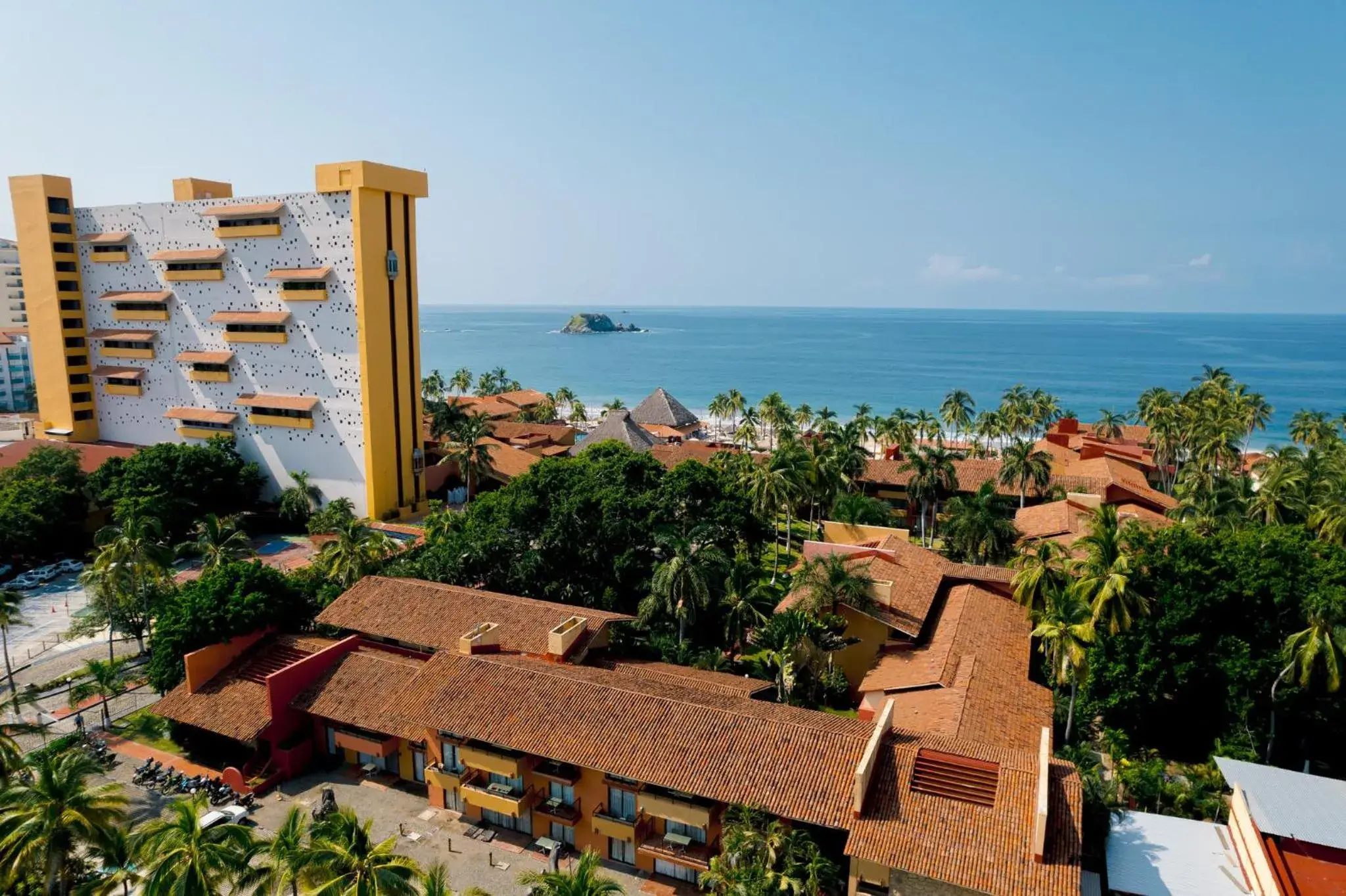 Property building in Holiday Inn Resort Ixtapa All-Inclusive by IHG Property building in Holiday Inn Resort Ixtapa All-Inclusive by IHG