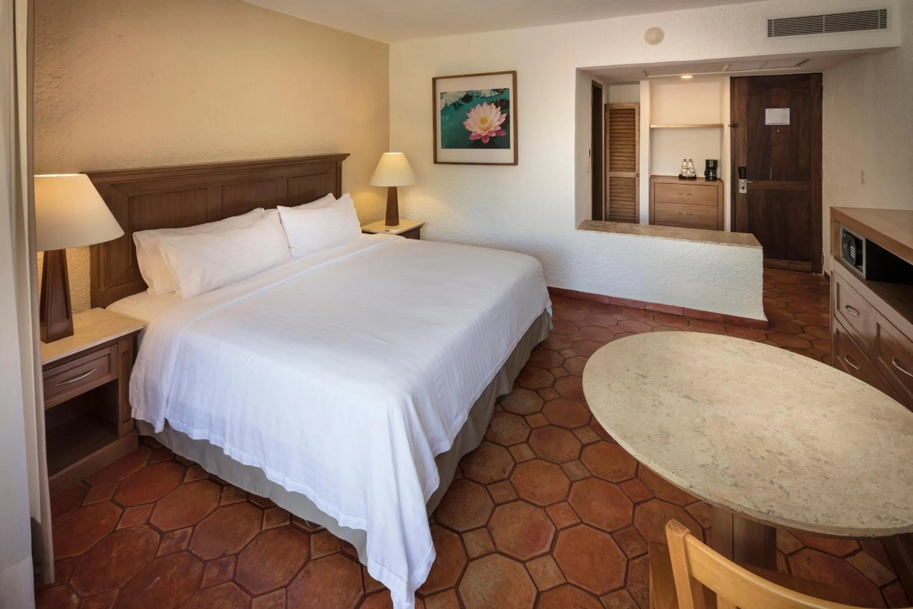 Photo of the whole room, Bed in Holiday Inn Resort Ixtapa All-Inclusive by IHG