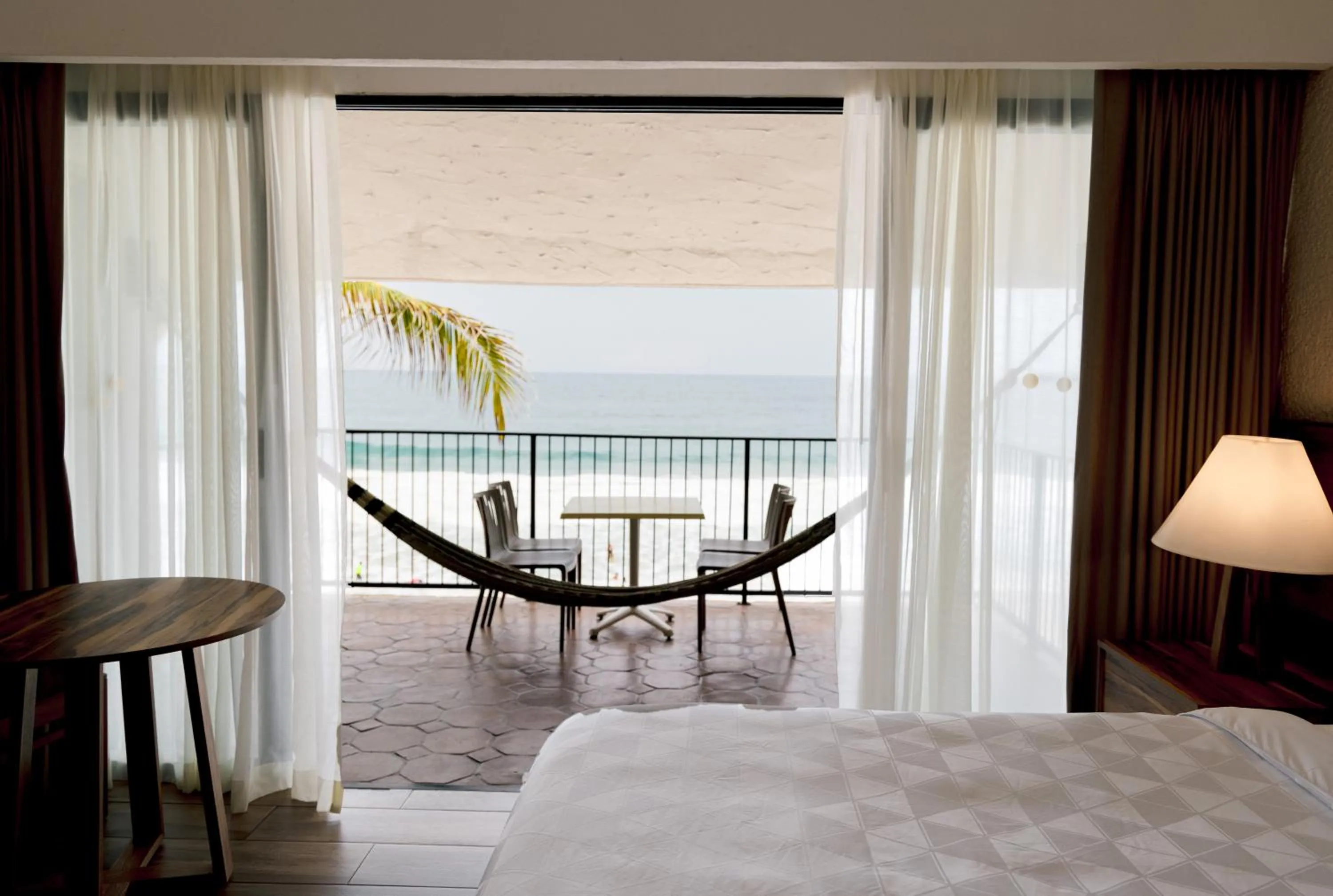 Bed in Holiday Inn Resort Ixtapa All-Inclusive by IHG