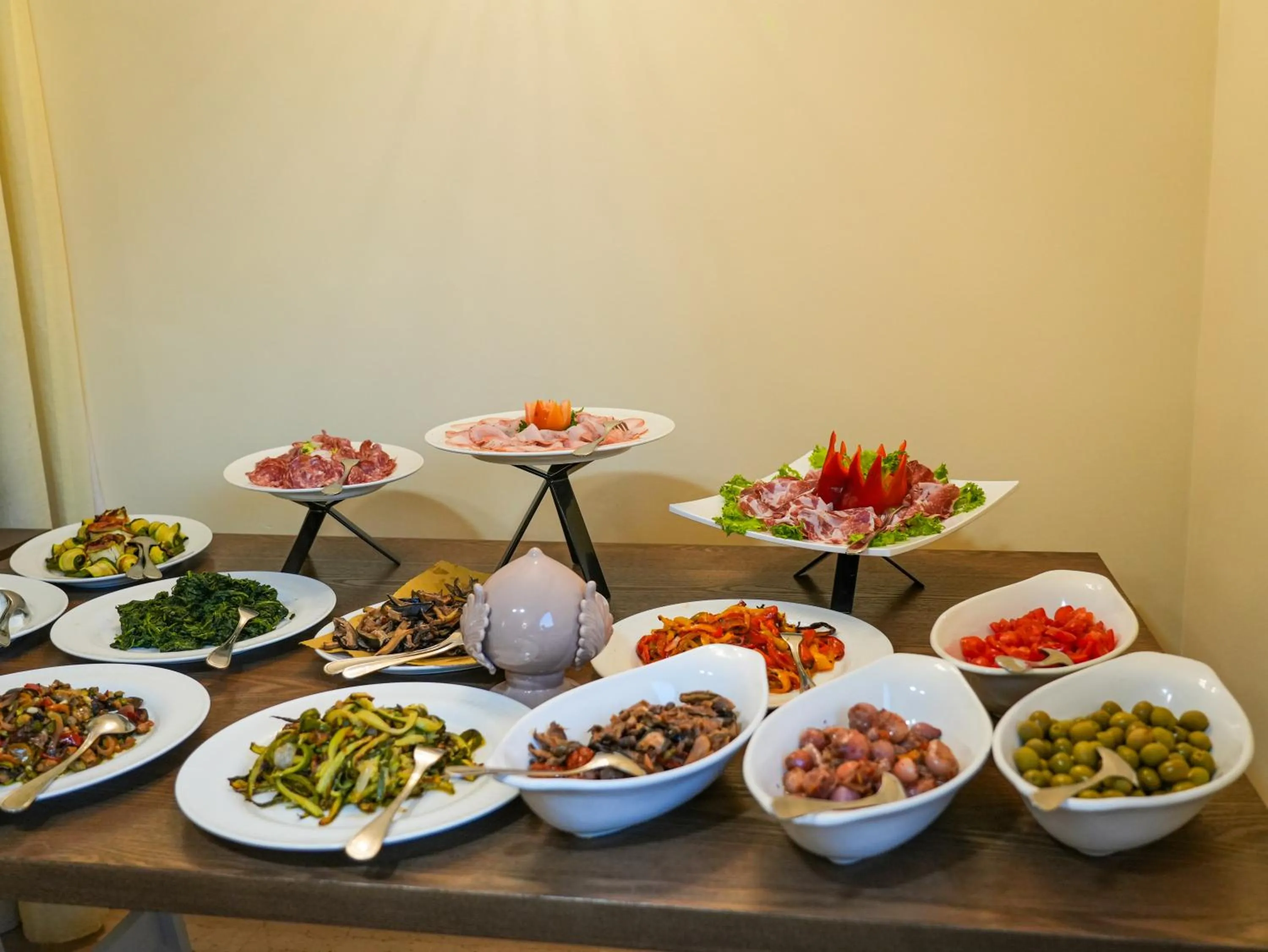 Food and drinks in Resort Villa Hermosa