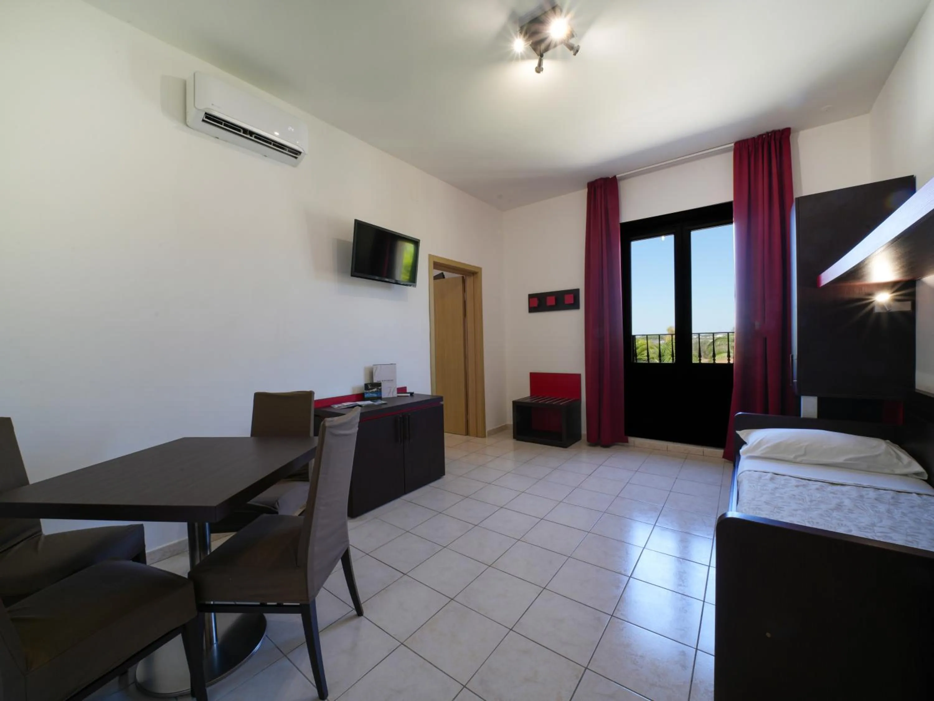 Communal lounge/ TV room in Resort Villa Hermosa