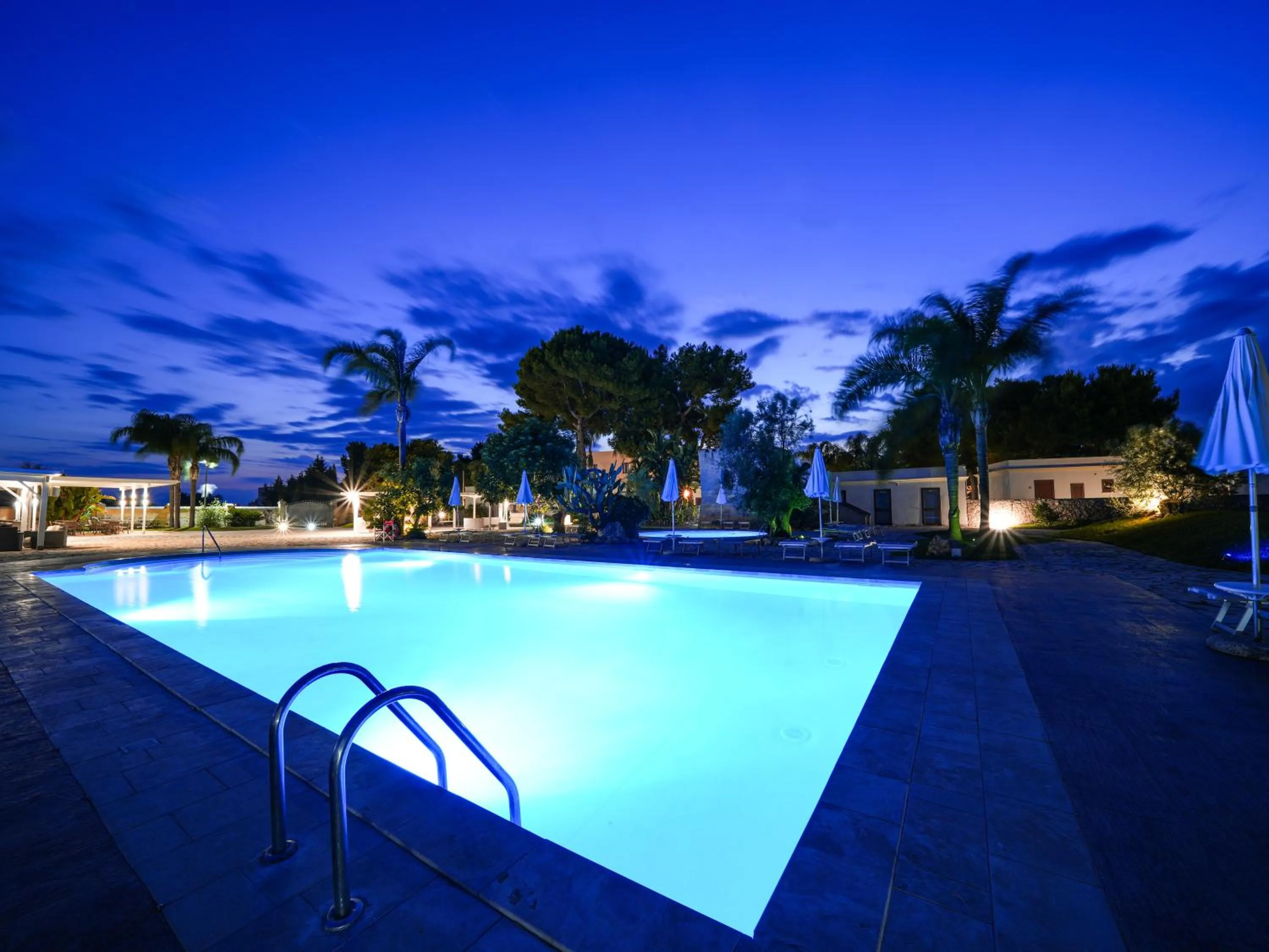 Night in Resort Villa Hermosa