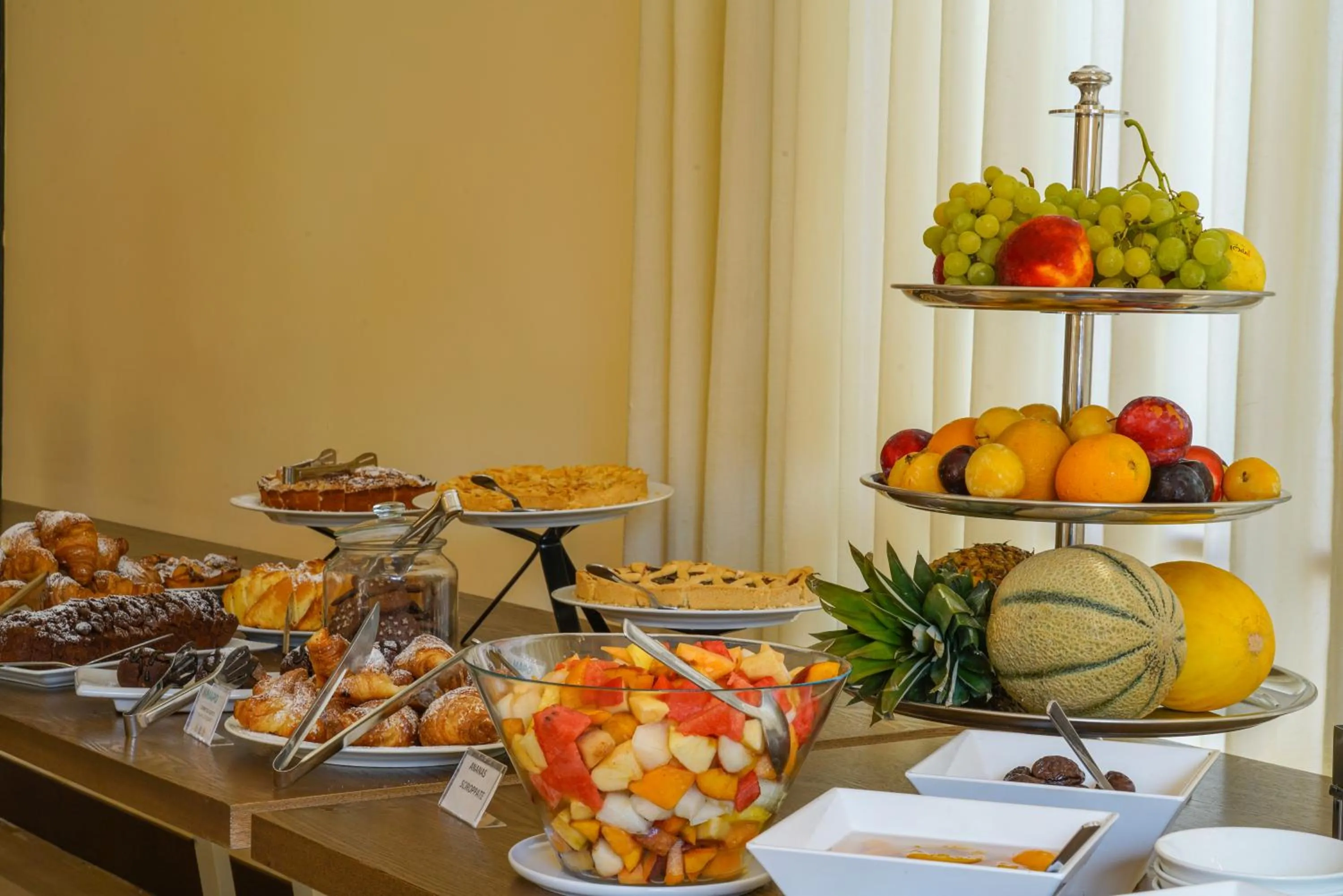 Food and drinks in Resort Villa Hermosa