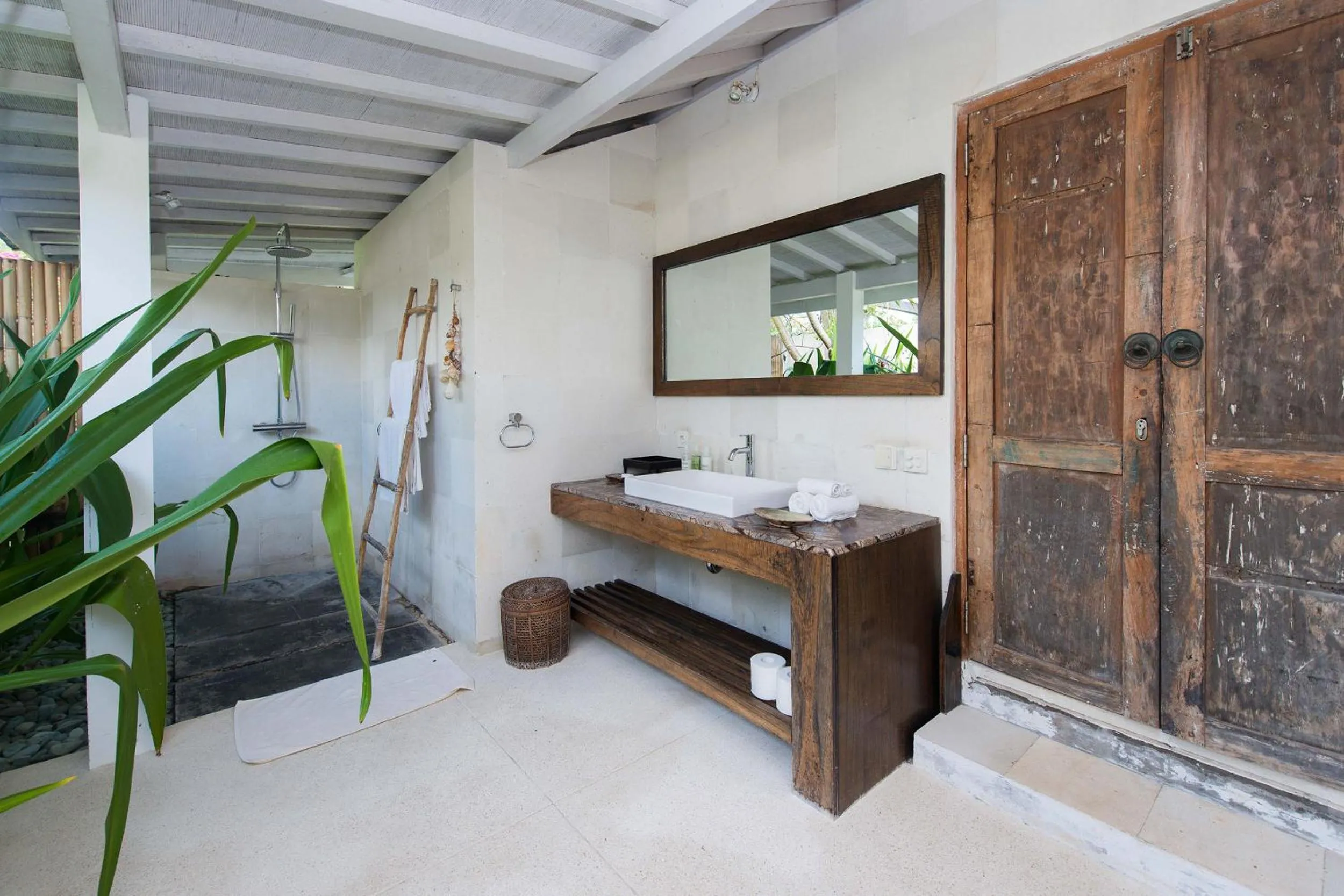 Bathroom, Bed in Villa Tranquilla