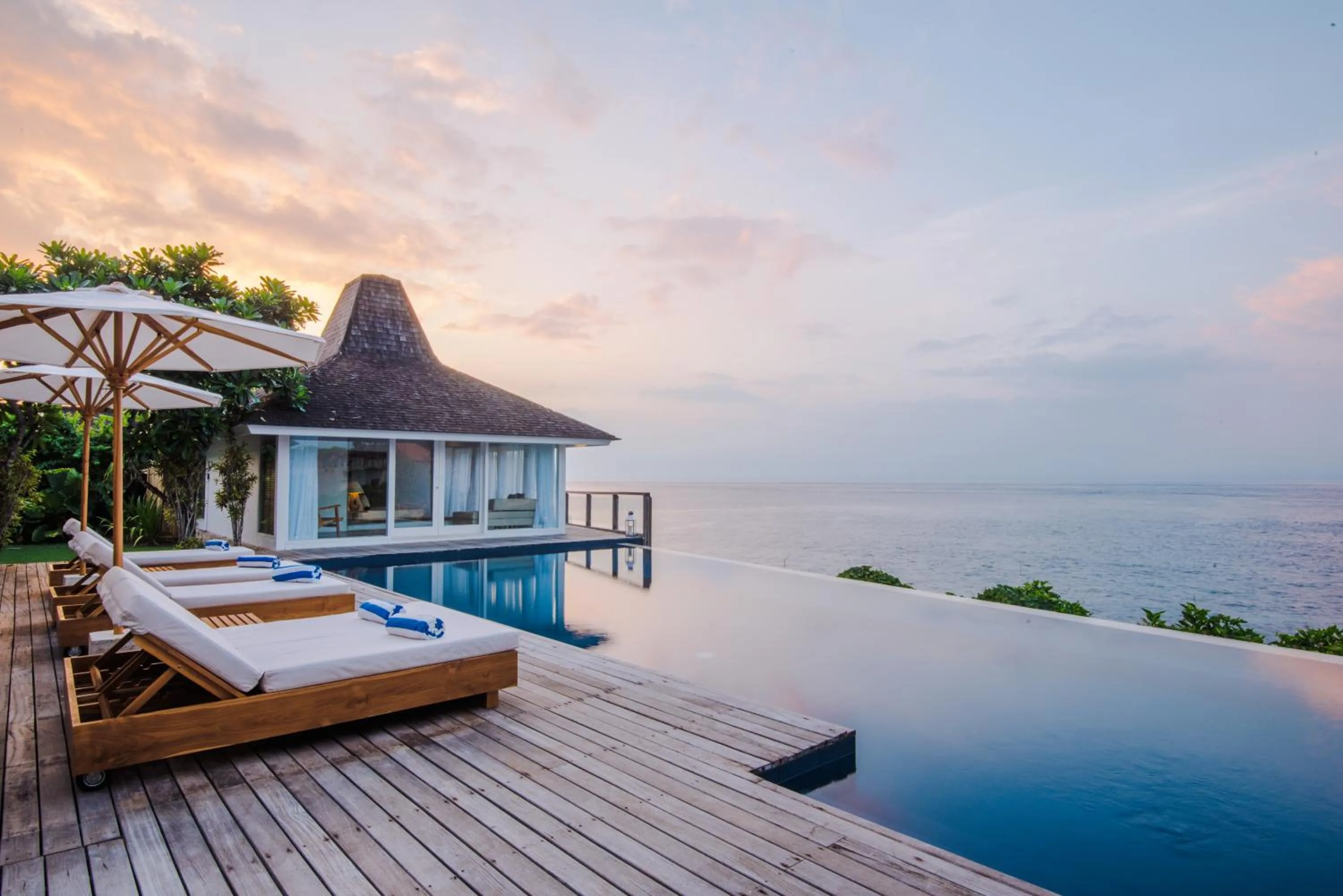 Pool view in Villa Tranquilla