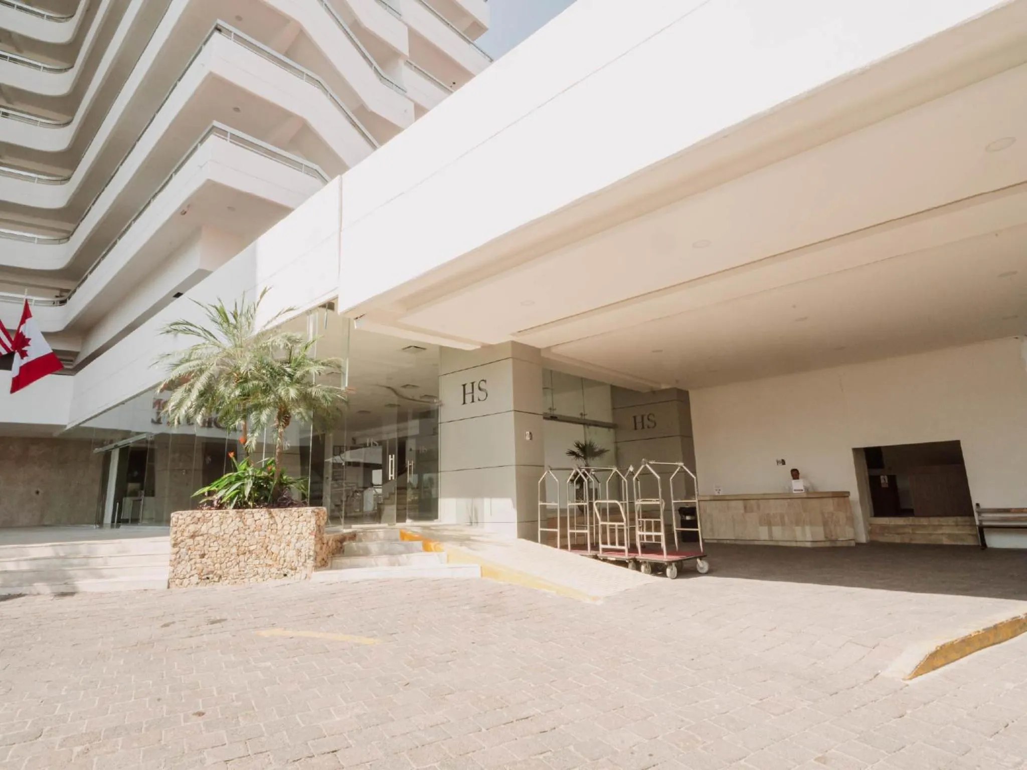 Property building in HS HOTSSON Hotel Acapulco
