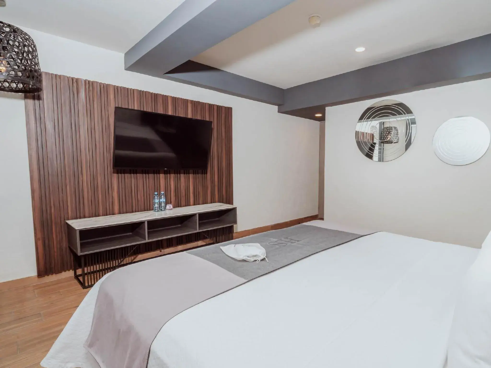 Communal lounge/ TV room, Bed in HS HOTSSON Hotel Acapulco Communal lounge/ TV room, Bed in HS HOTSSON Hotel Acapulco