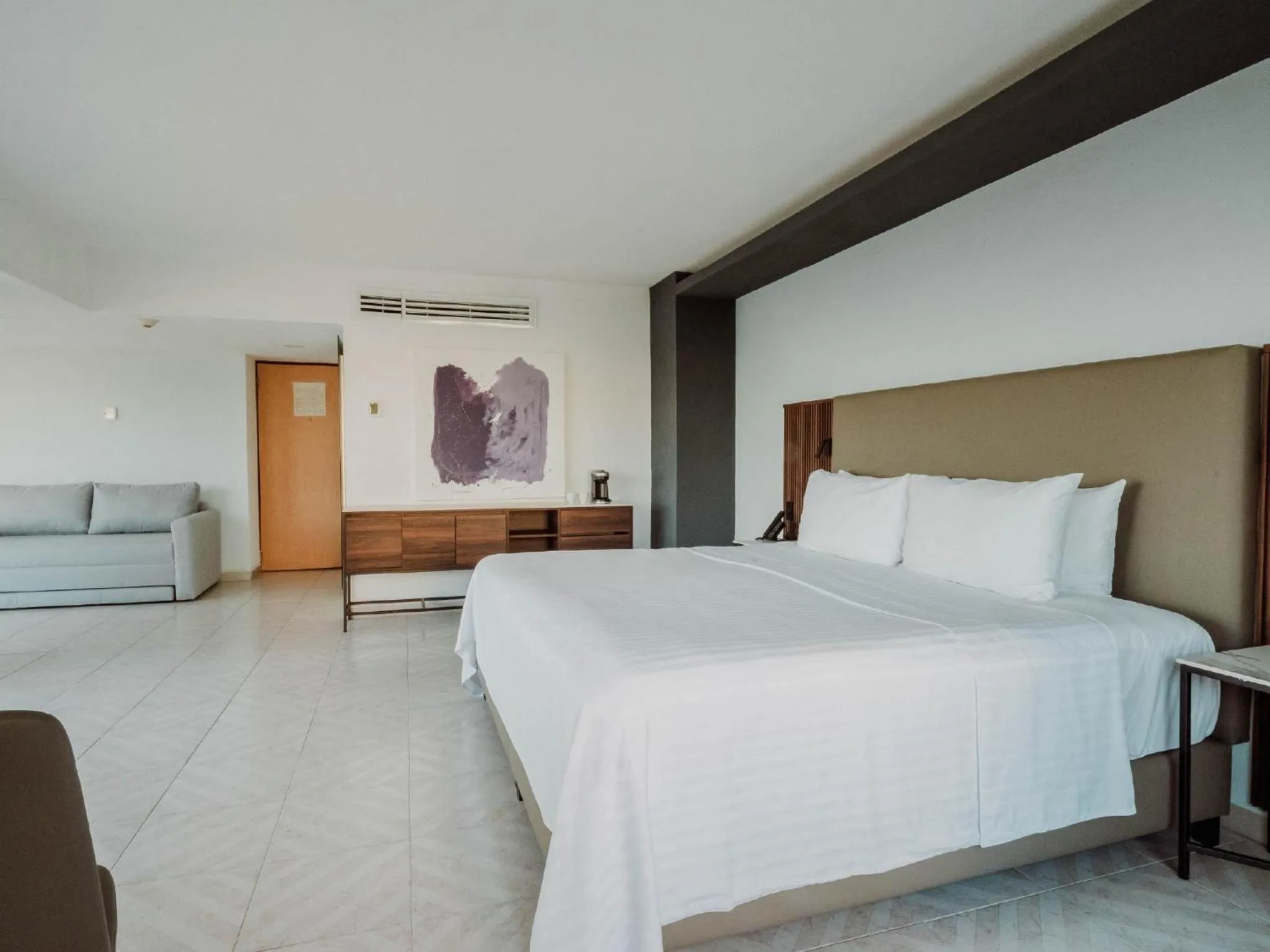 Bed in HS HOTSSON Hotel Acapulco