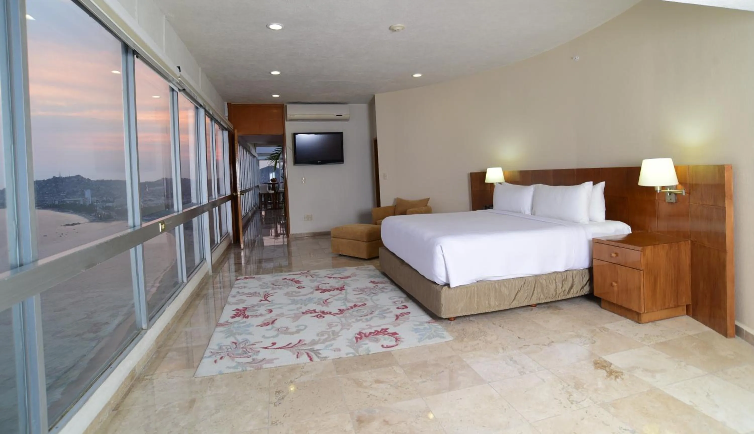 Balcony/Terrace, Bed in HS HOTSSON Hotel Acapulco