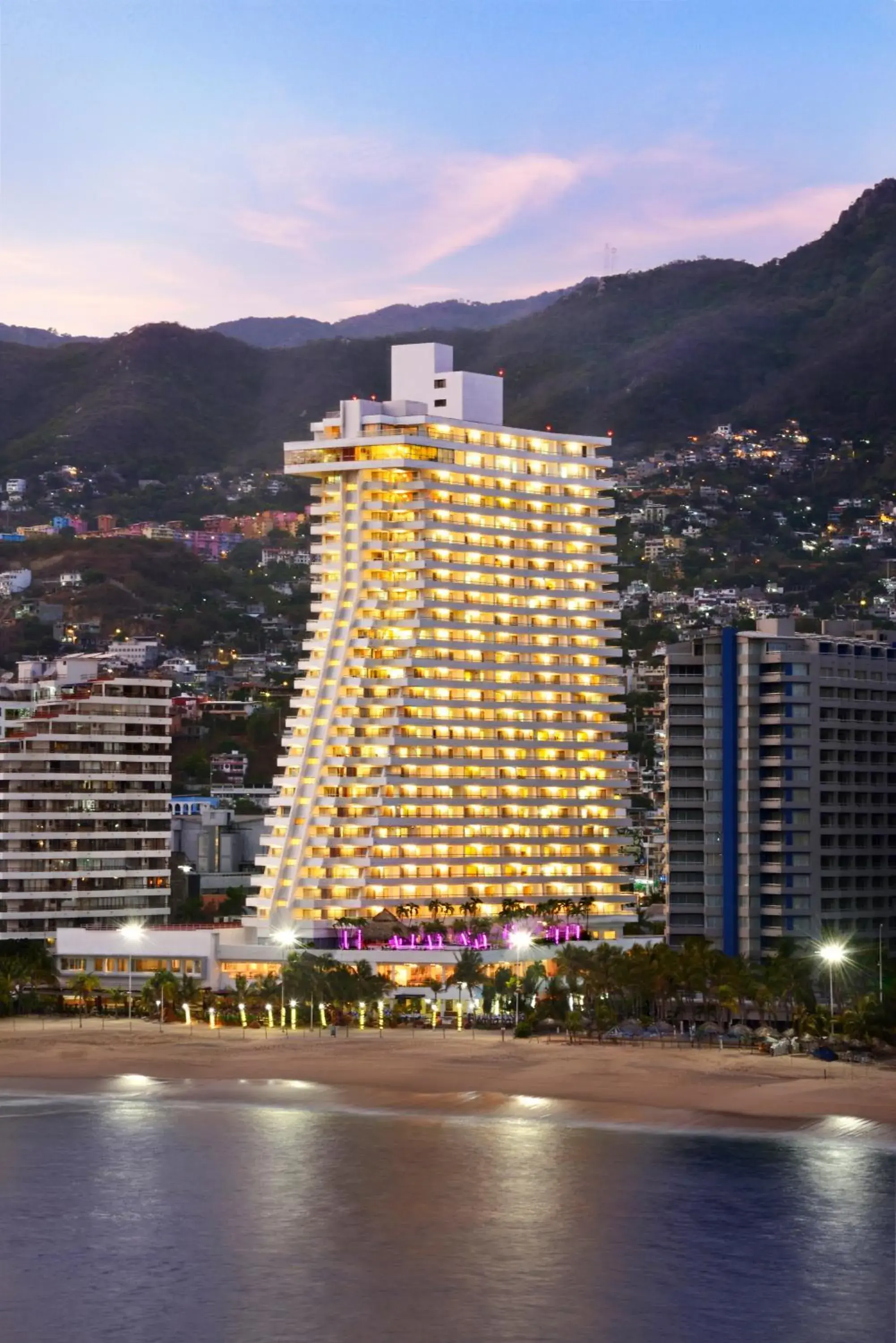 Property building in HS HOTSSON Hotel Acapulco Property building in HS HOTSSON Hotel Acapulco