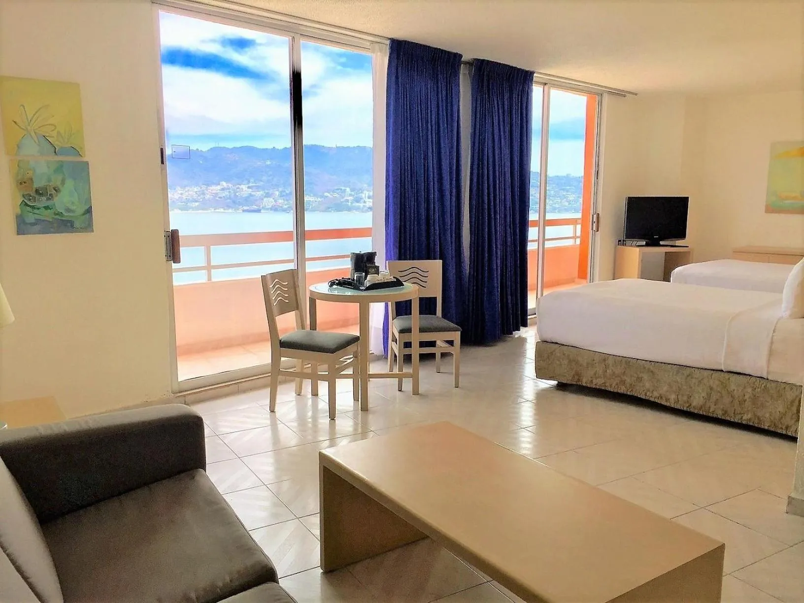 Bed in HS HOTSSON Hotel Acapulco