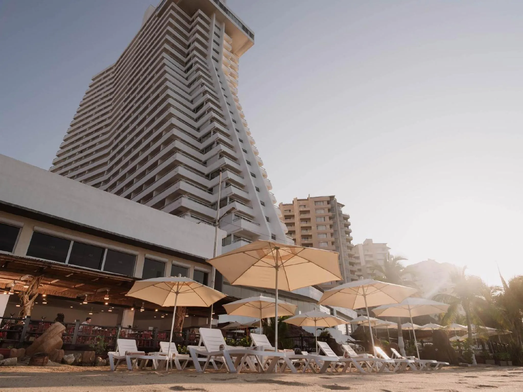 Property building in HS HOTSSON Hotel Acapulco