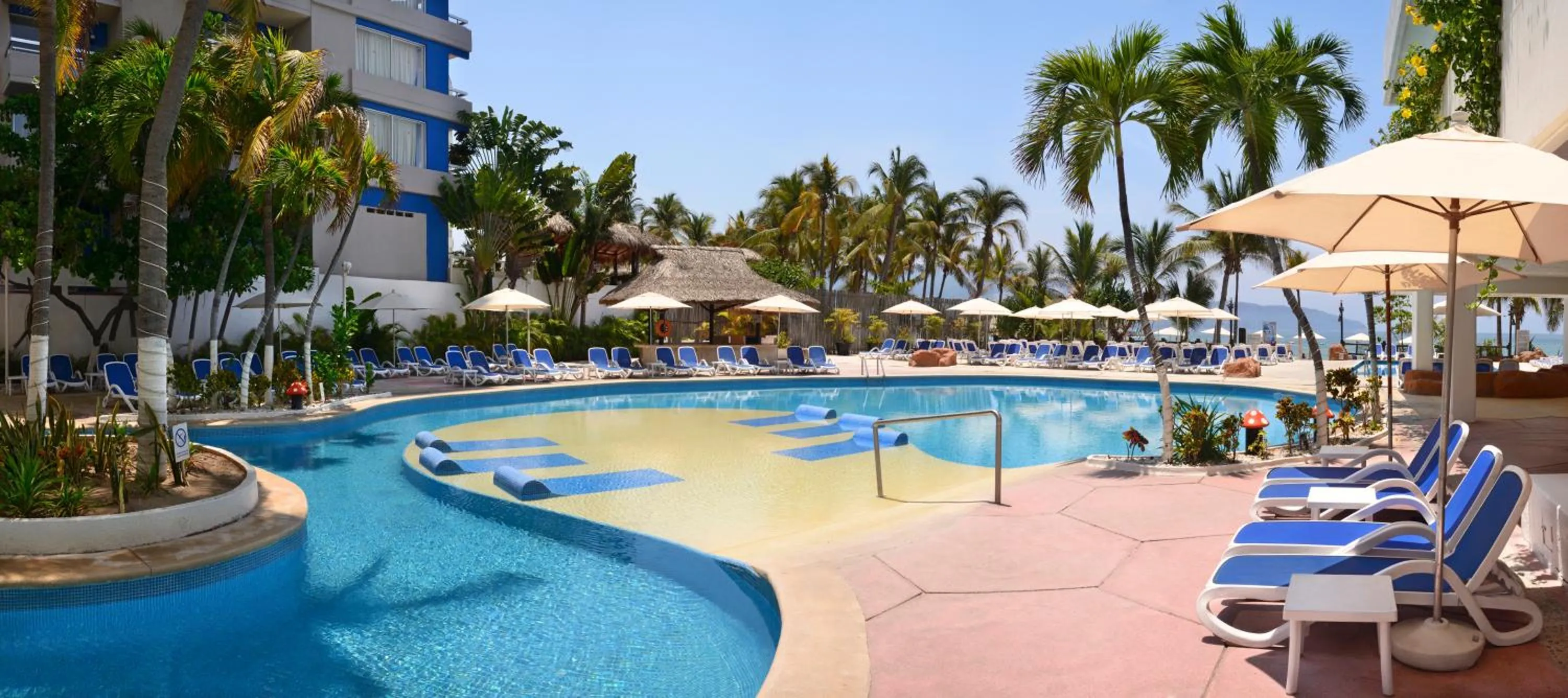 Swimming pool in HS HOTSSON Hotel Acapulco