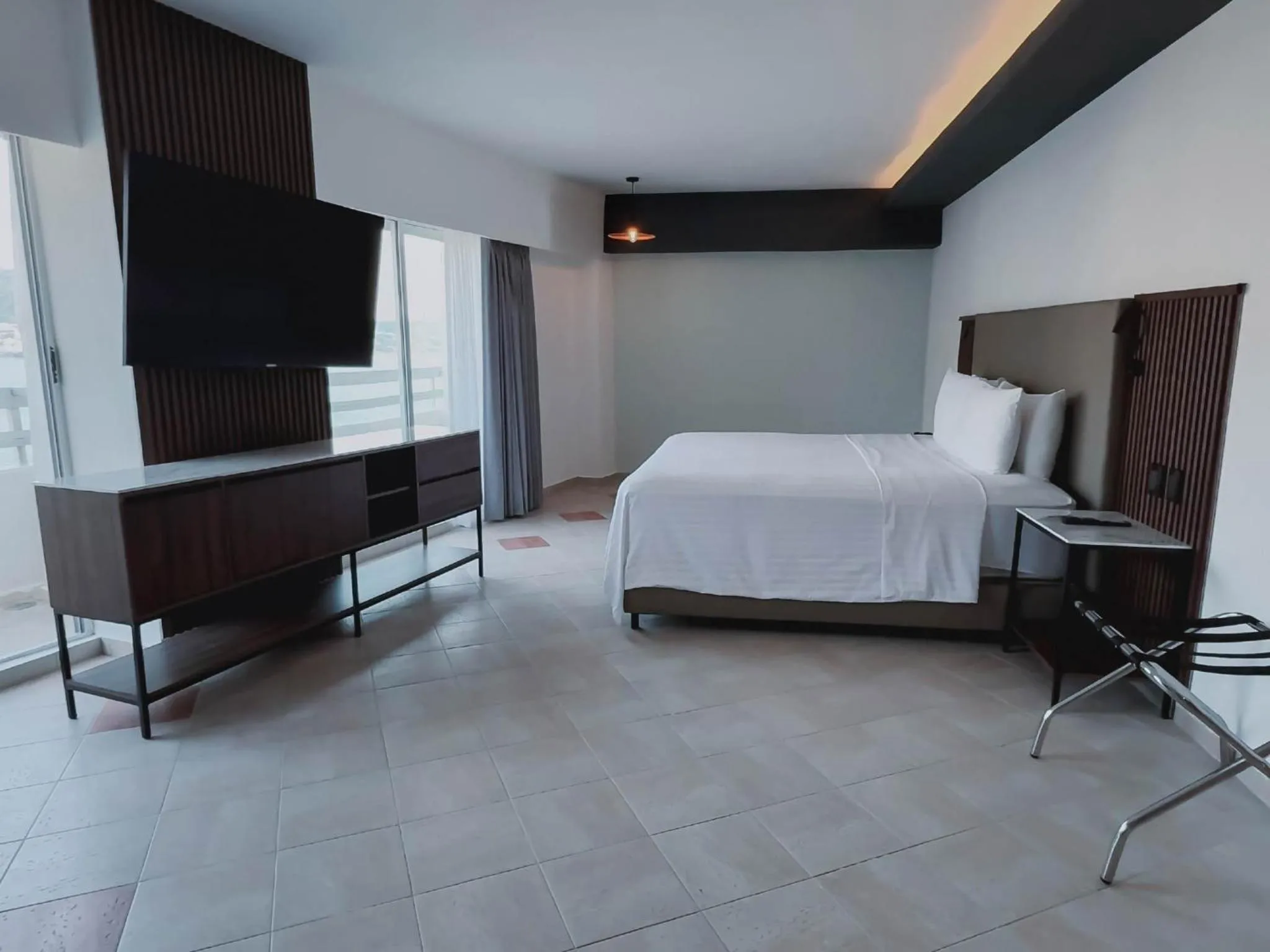 TV and multimedia, Bed in HS HOTSSON Hotel Acapulco