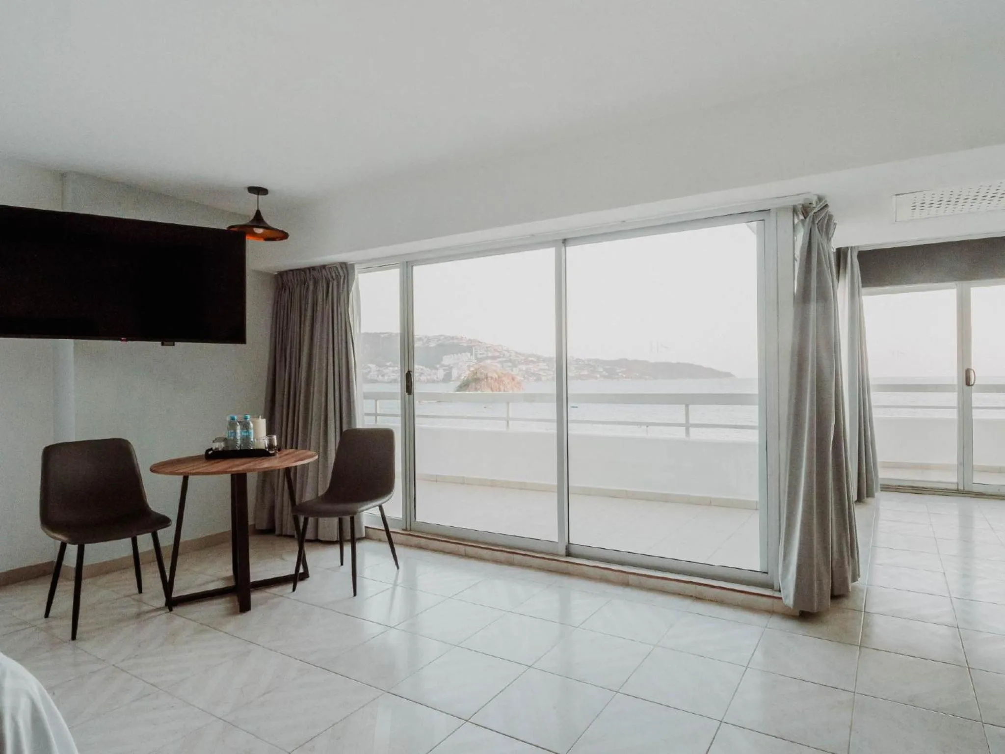 Communal lounge/ TV room in HS HOTSSON Hotel Acapulco