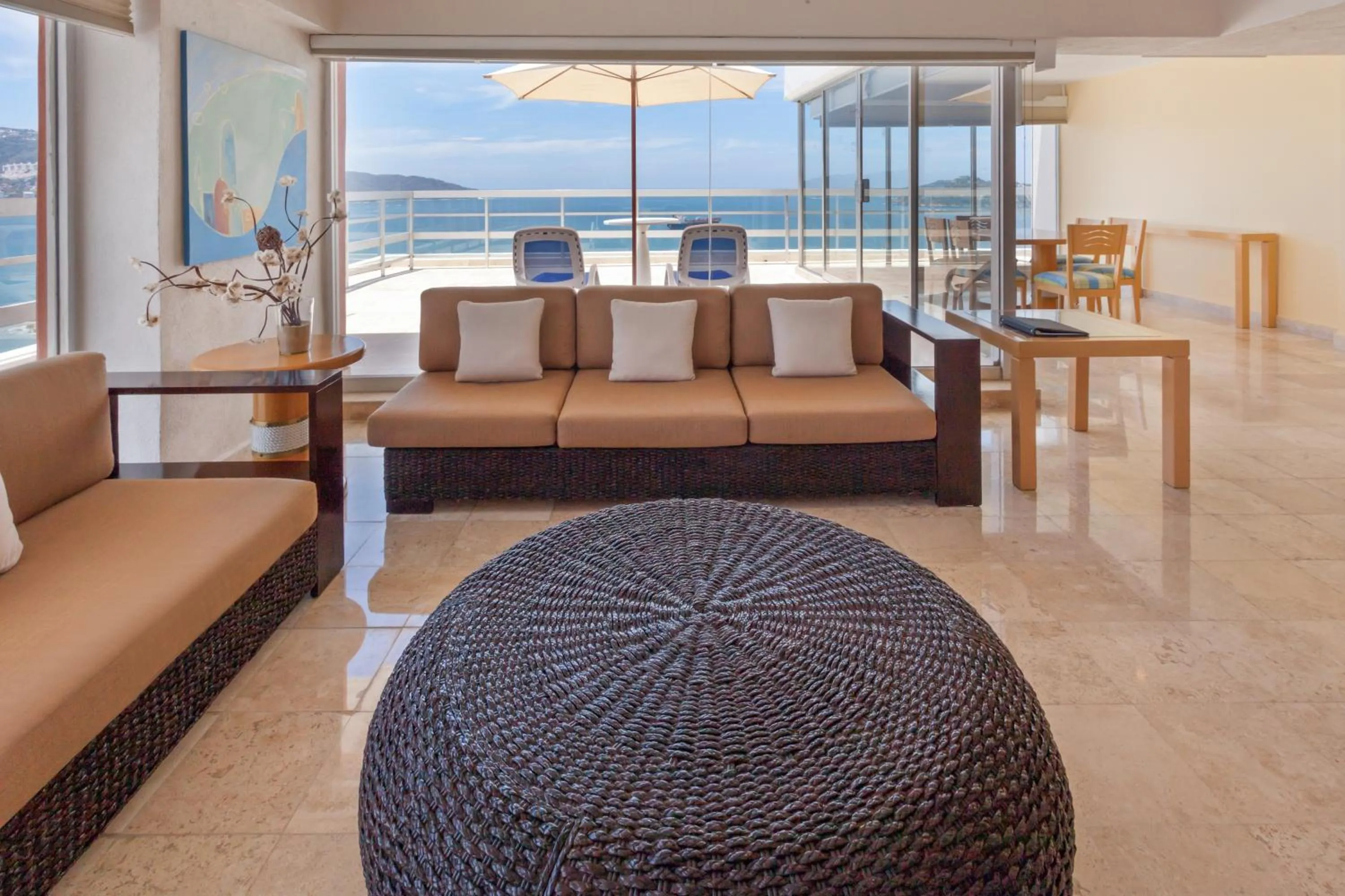 Living room in HS HOTSSON Hotel Acapulco