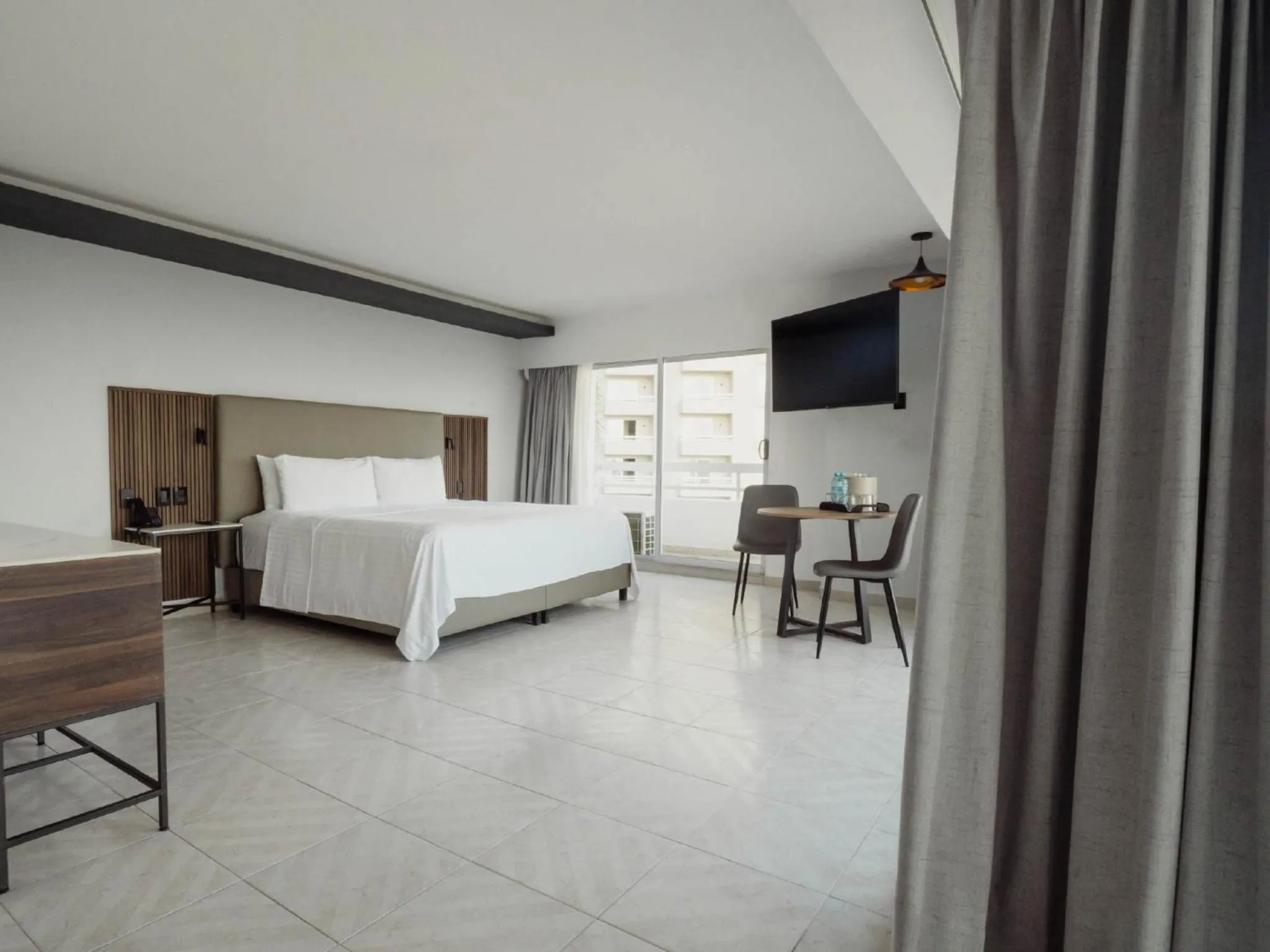 Communal lounge/ TV room, Bed in HS HOTSSON Hotel Acapulco