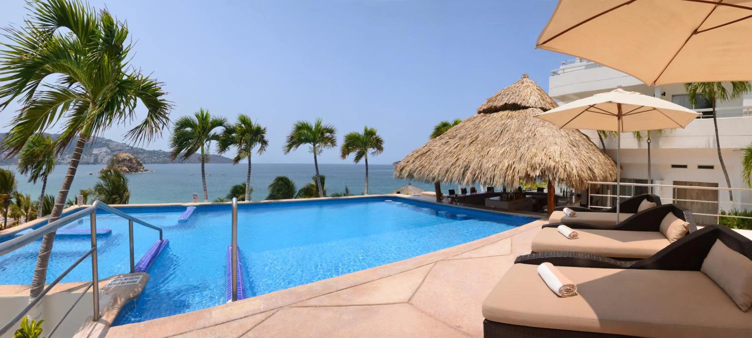 Swimming pool in HS HOTSSON Hotel Acapulco