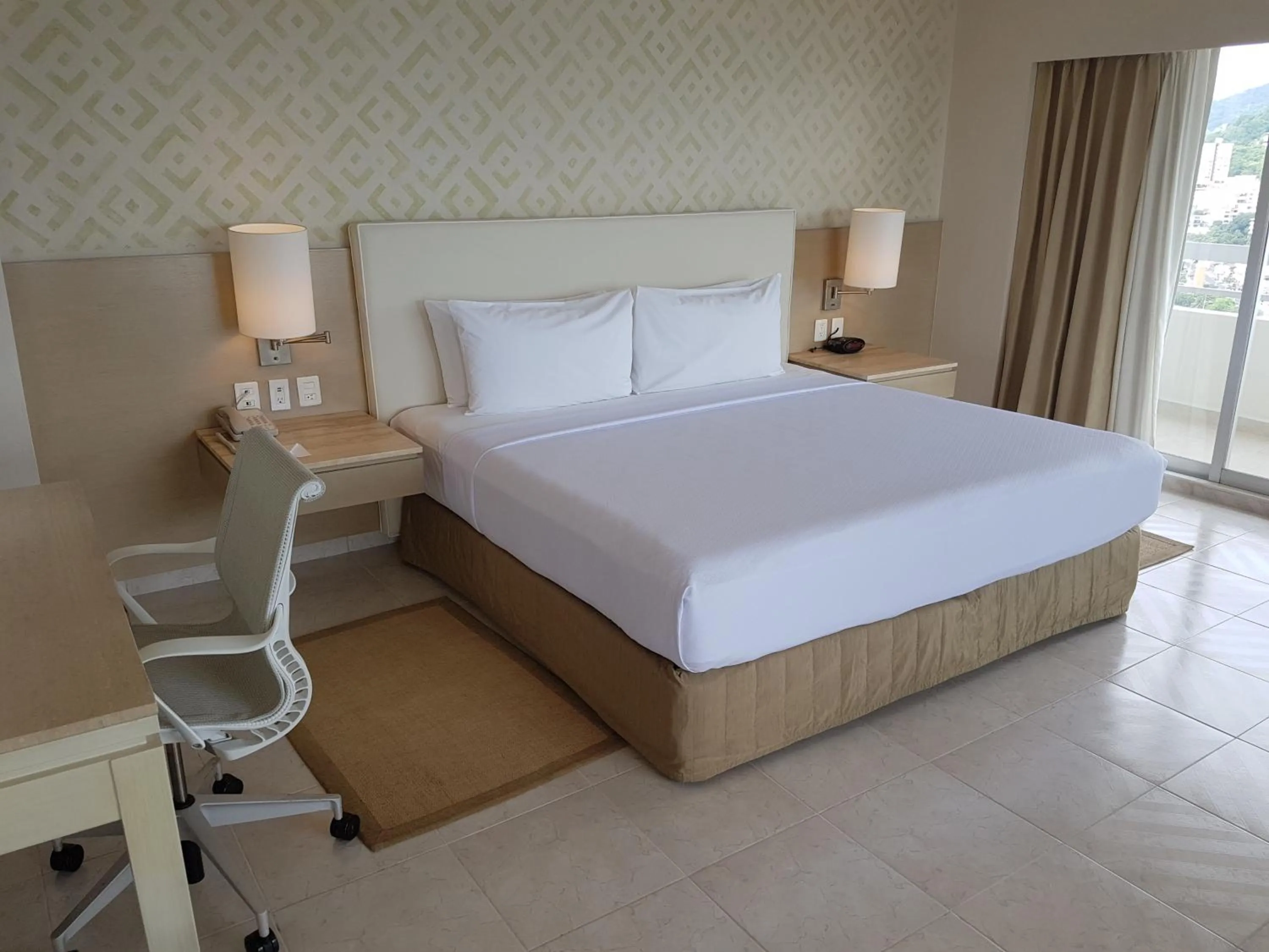 Bed in HS HOTSSON Hotel Acapulco