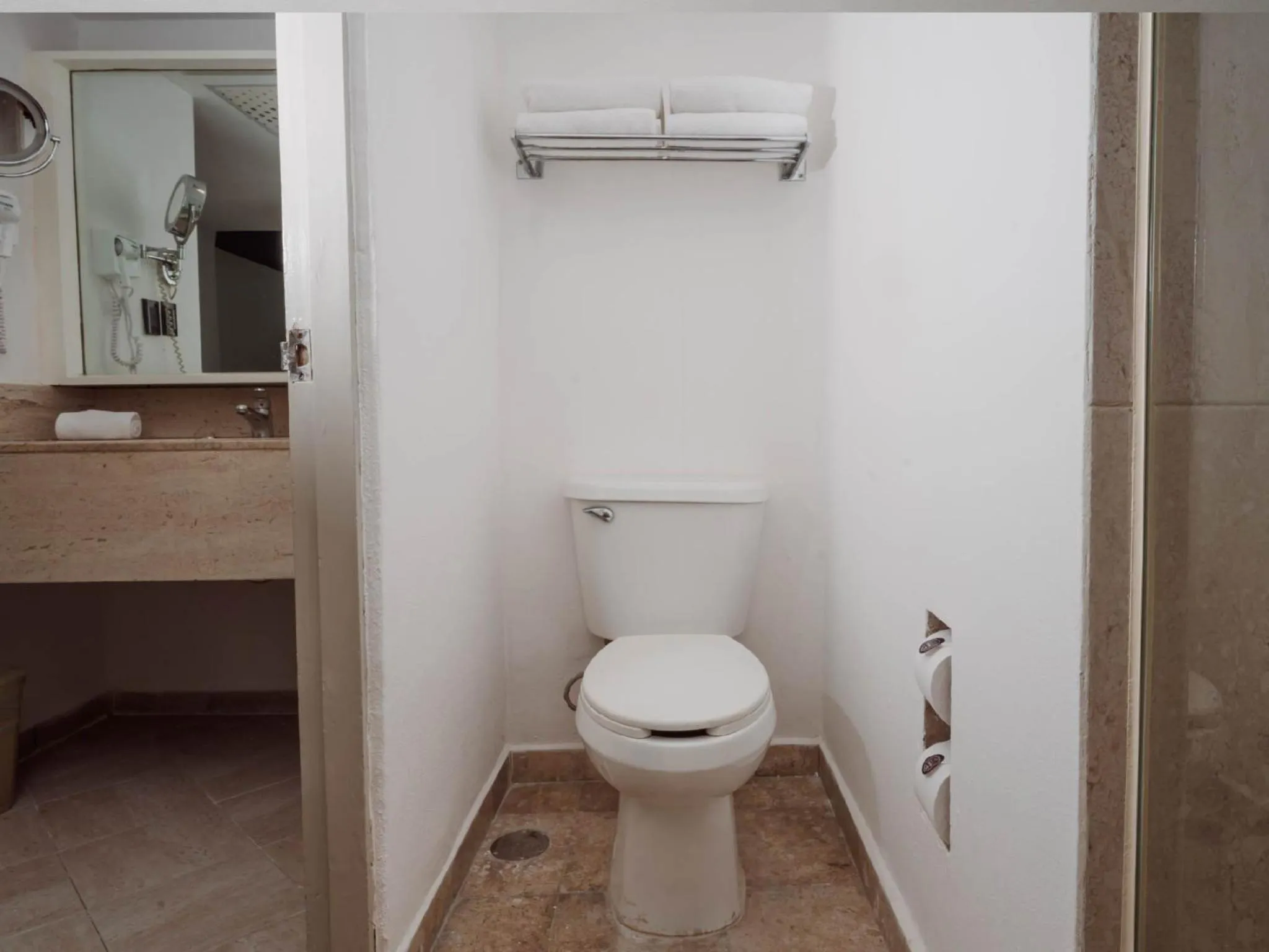 Bathroom in HS HOTSSON Hotel Acapulco