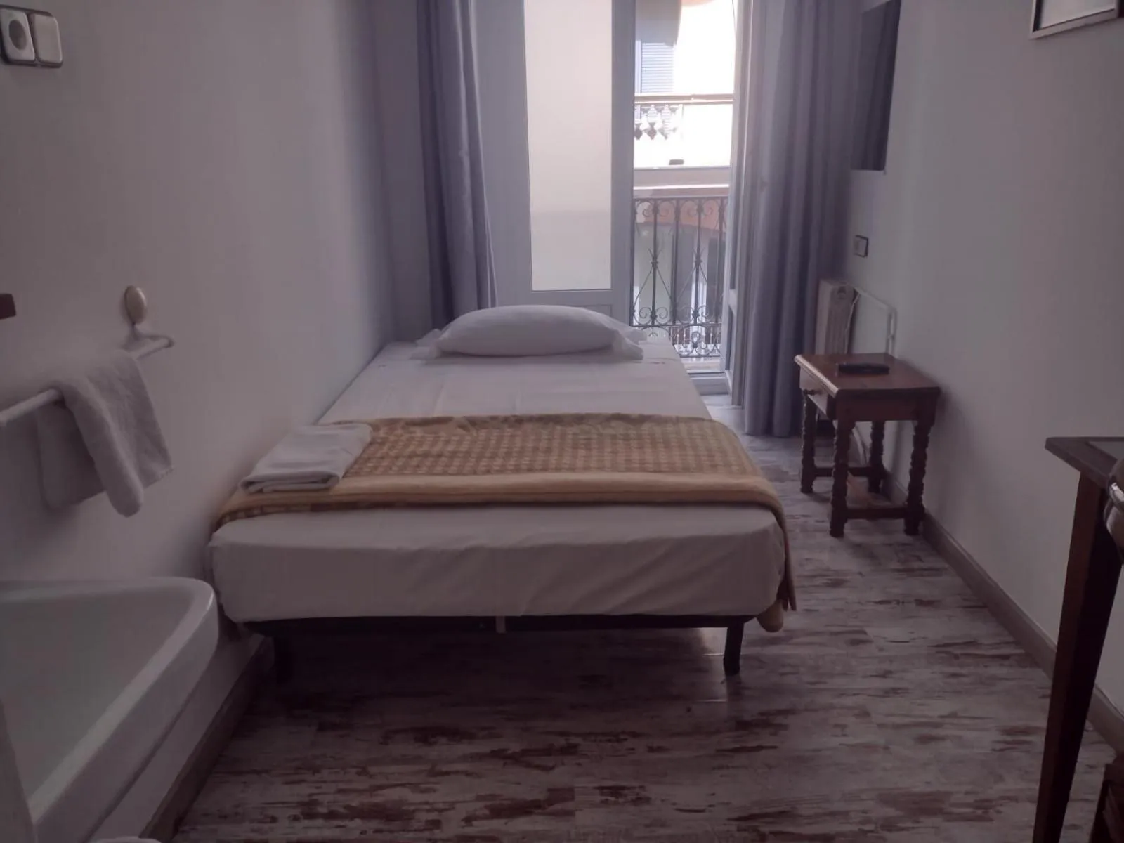 Photo of the whole room, Bed in Pensión San Isidro