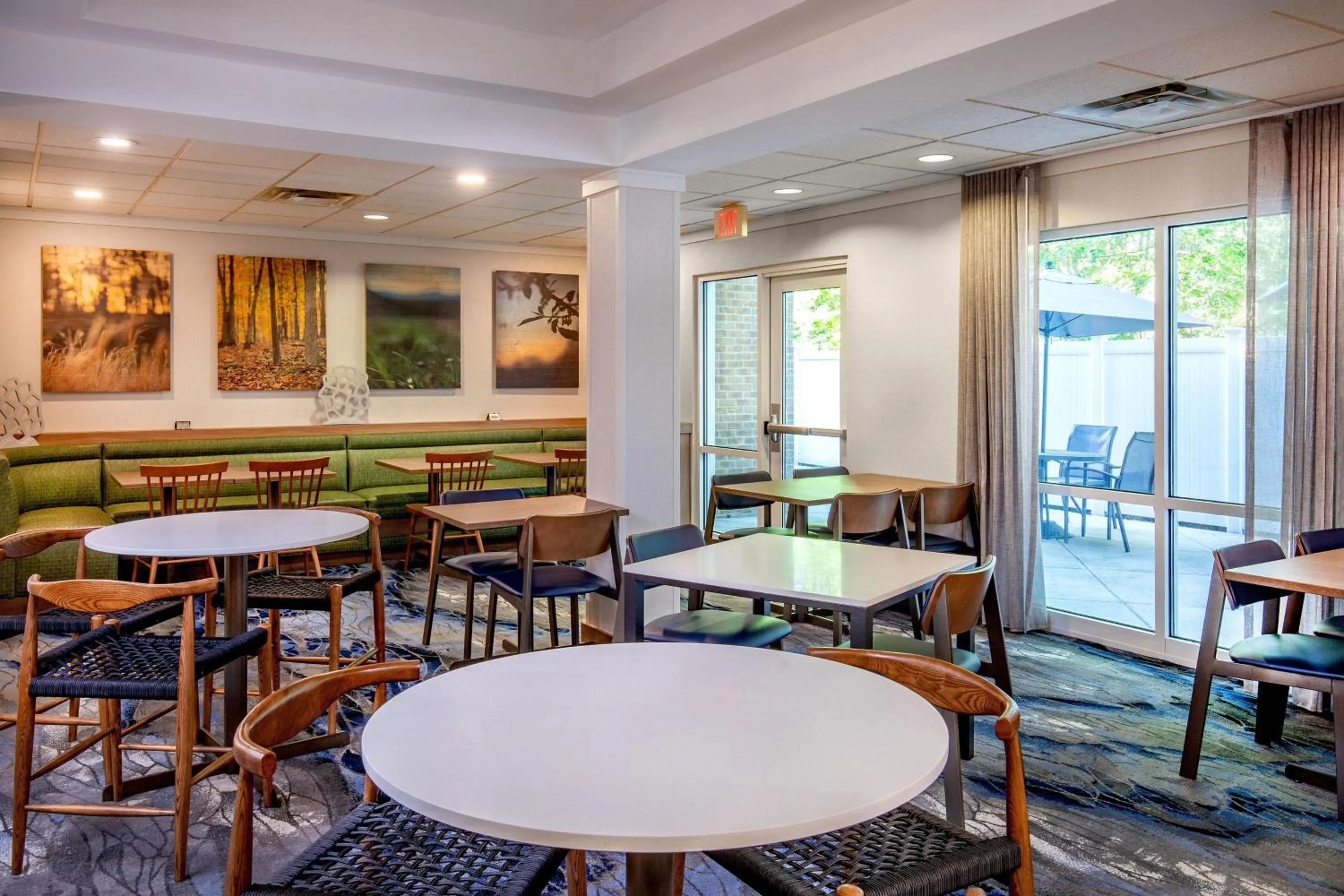 Breakfast in Fairfield Inn & Suites by Marriott Brunswick Freeport