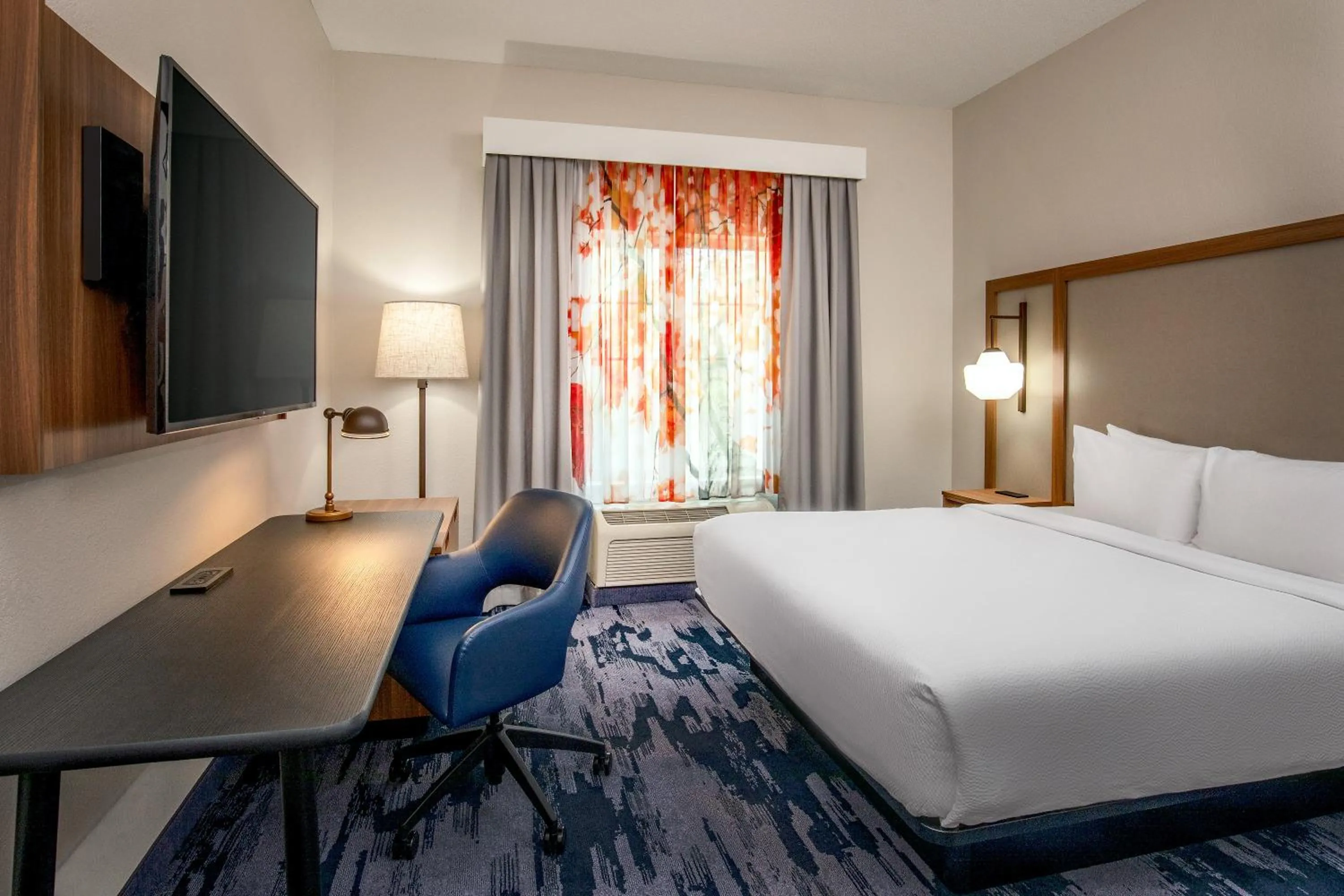 Bed in Fairfield Inn & Suites by Marriott Brunswick Freeport