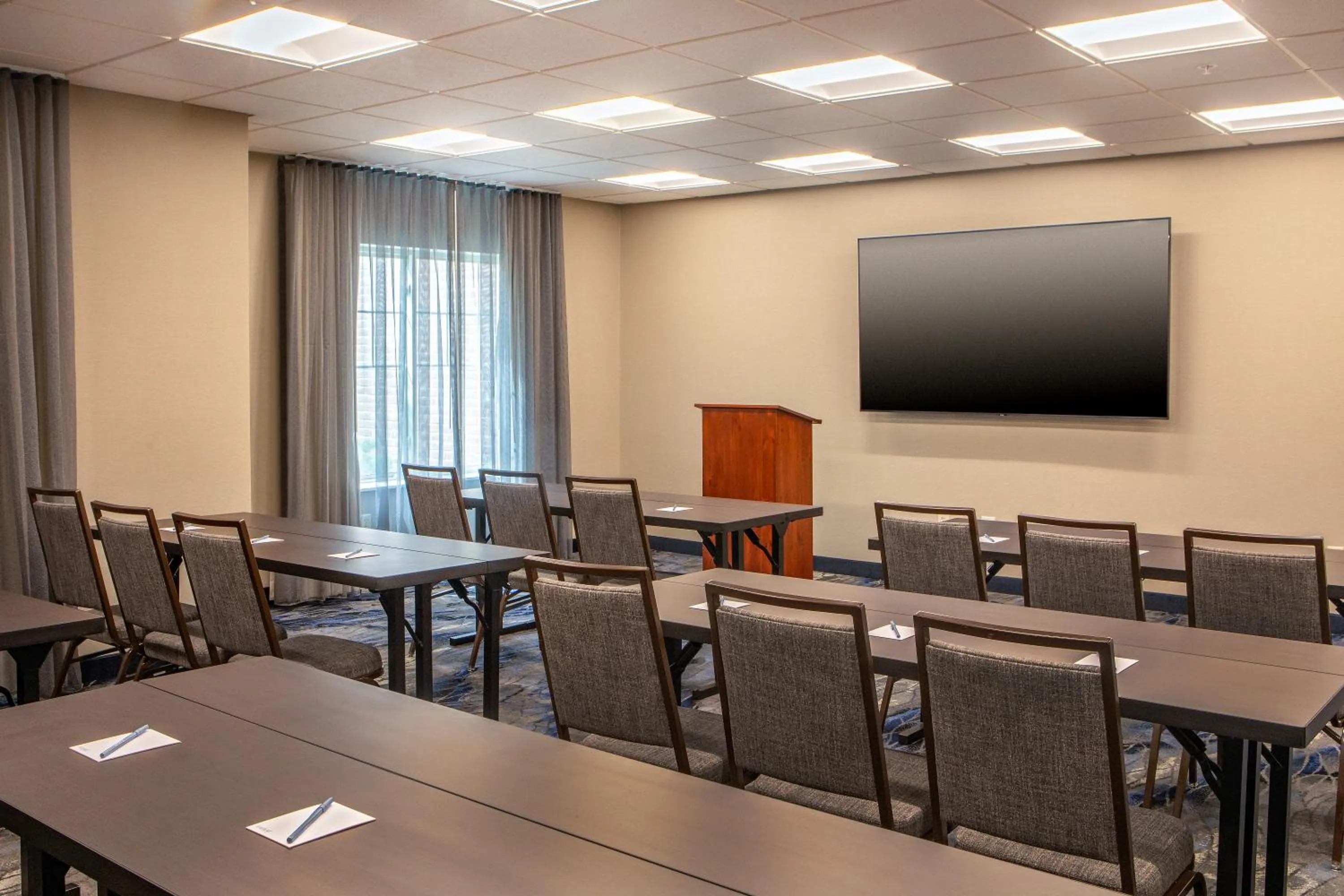 Meeting/conference room in Fairfield Inn & Suites by Marriott Brunswick Freeport
