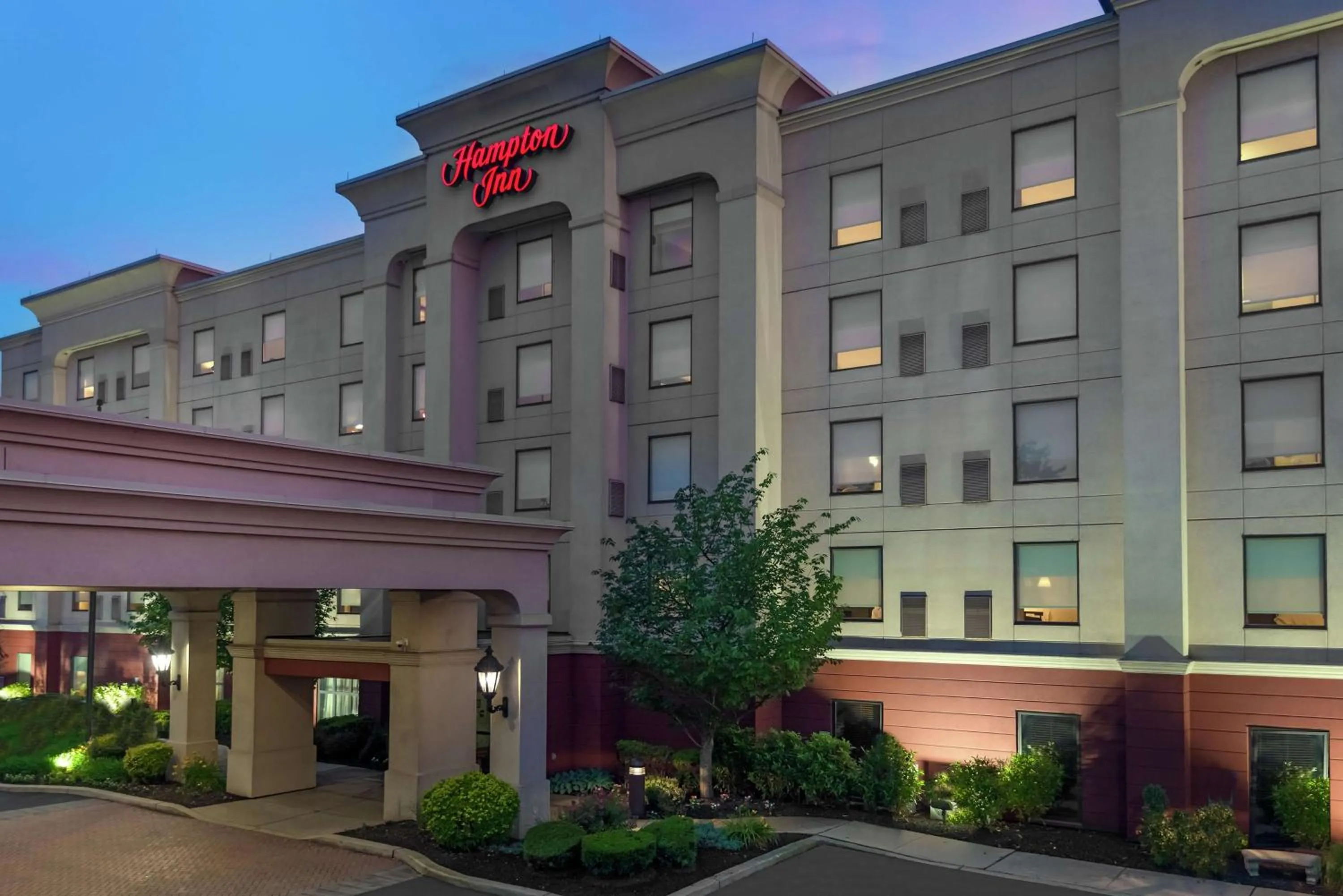Property building in Hampton Inn South Plainfield-Piscataway