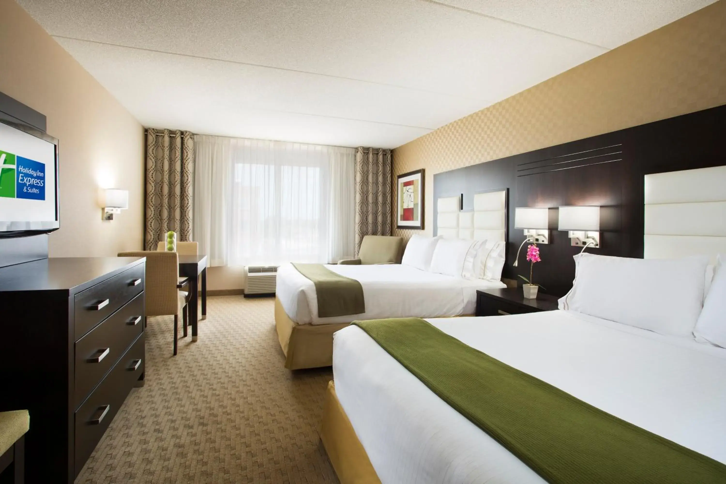 Photo of the whole room, Bed in Holiday Inn Express & Suites Ottawa West - Nepean by IHG Photo of the whole room, Bed in Holiday Inn Express & Suites Ottawa West - Nepean by IHG