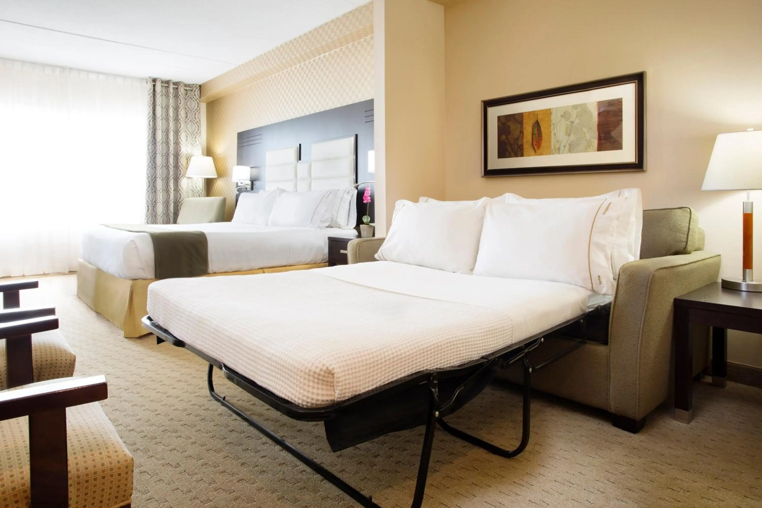 Photo of the whole room, Bed in Holiday Inn Express & Suites Ottawa West - Nepean by IHG