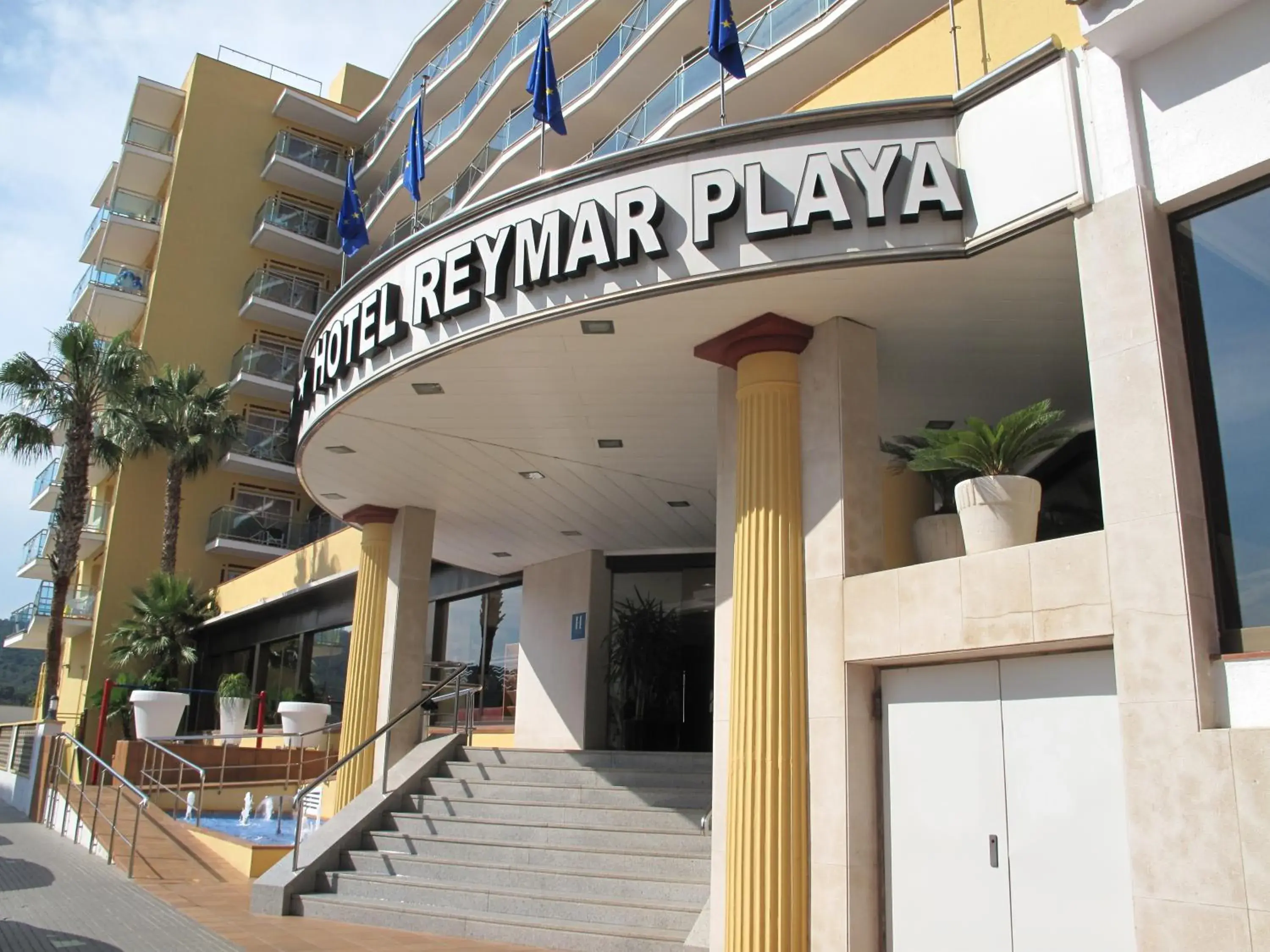 Facade/entrance in Hotel Reymar Playa Facade/entrance in Hotel Reymar Playa