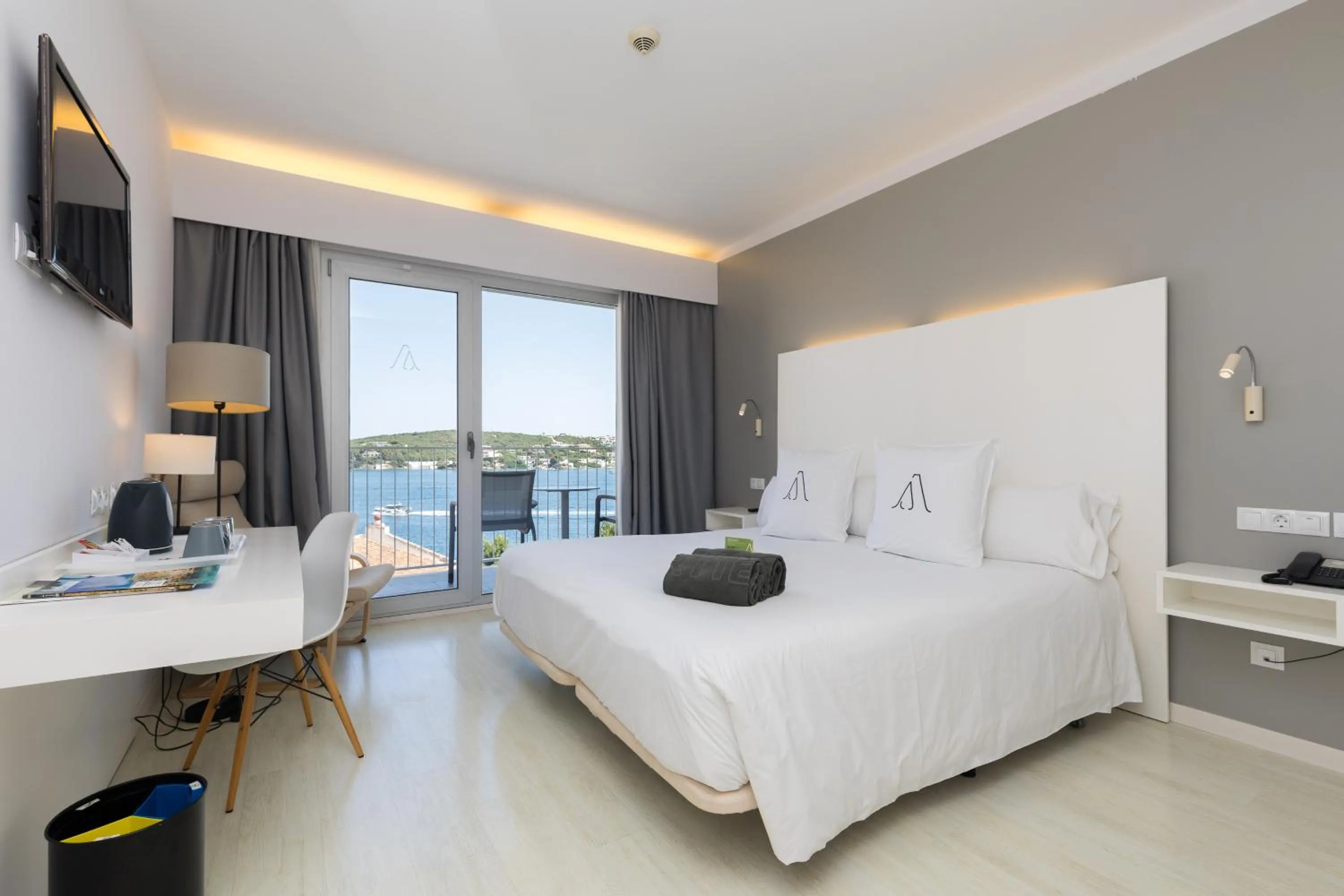 Bedroom, Bed in ARTIEM Carlos - Adults Only