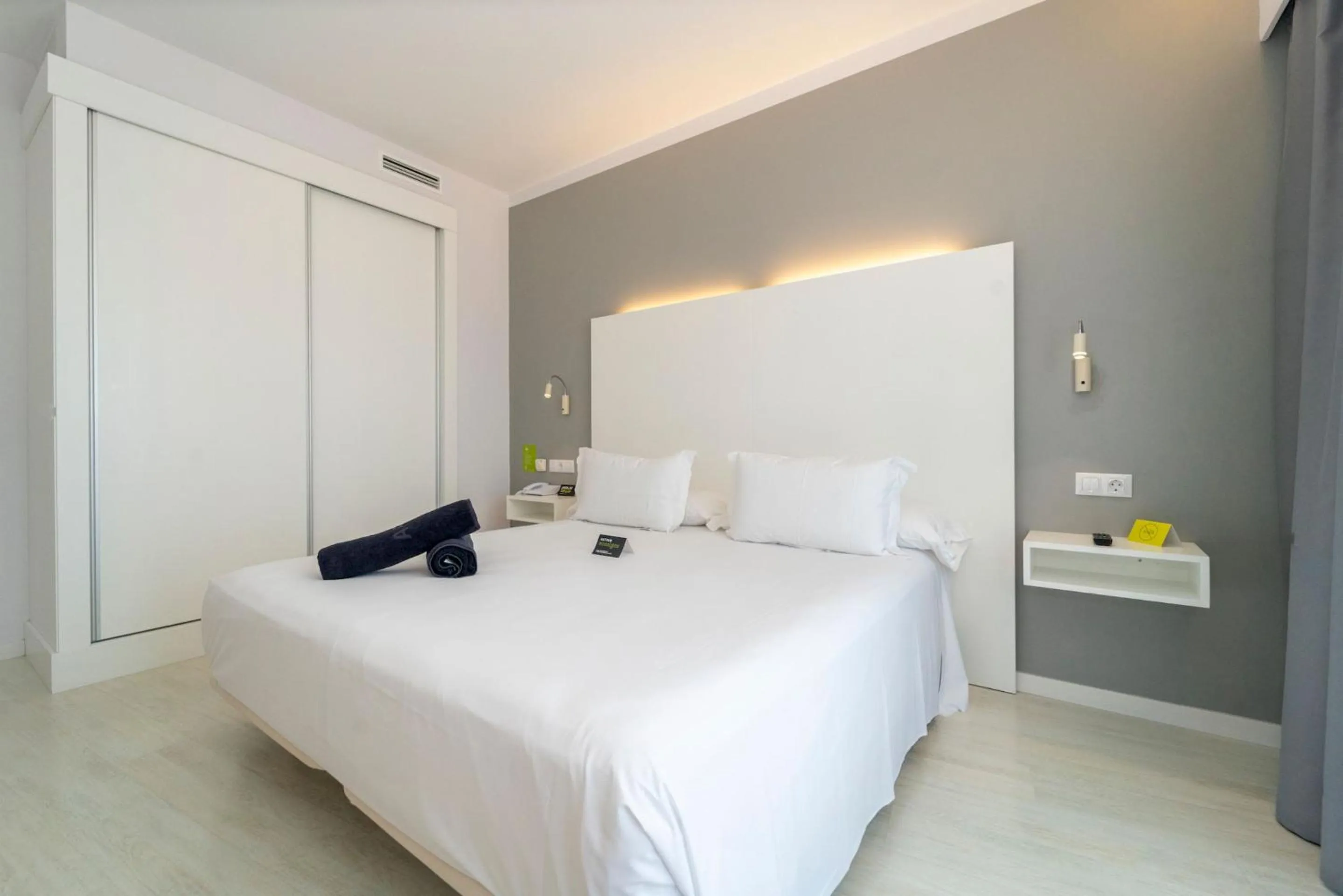 Bedroom, Bed in ARTIEM Carlos - Adults Only