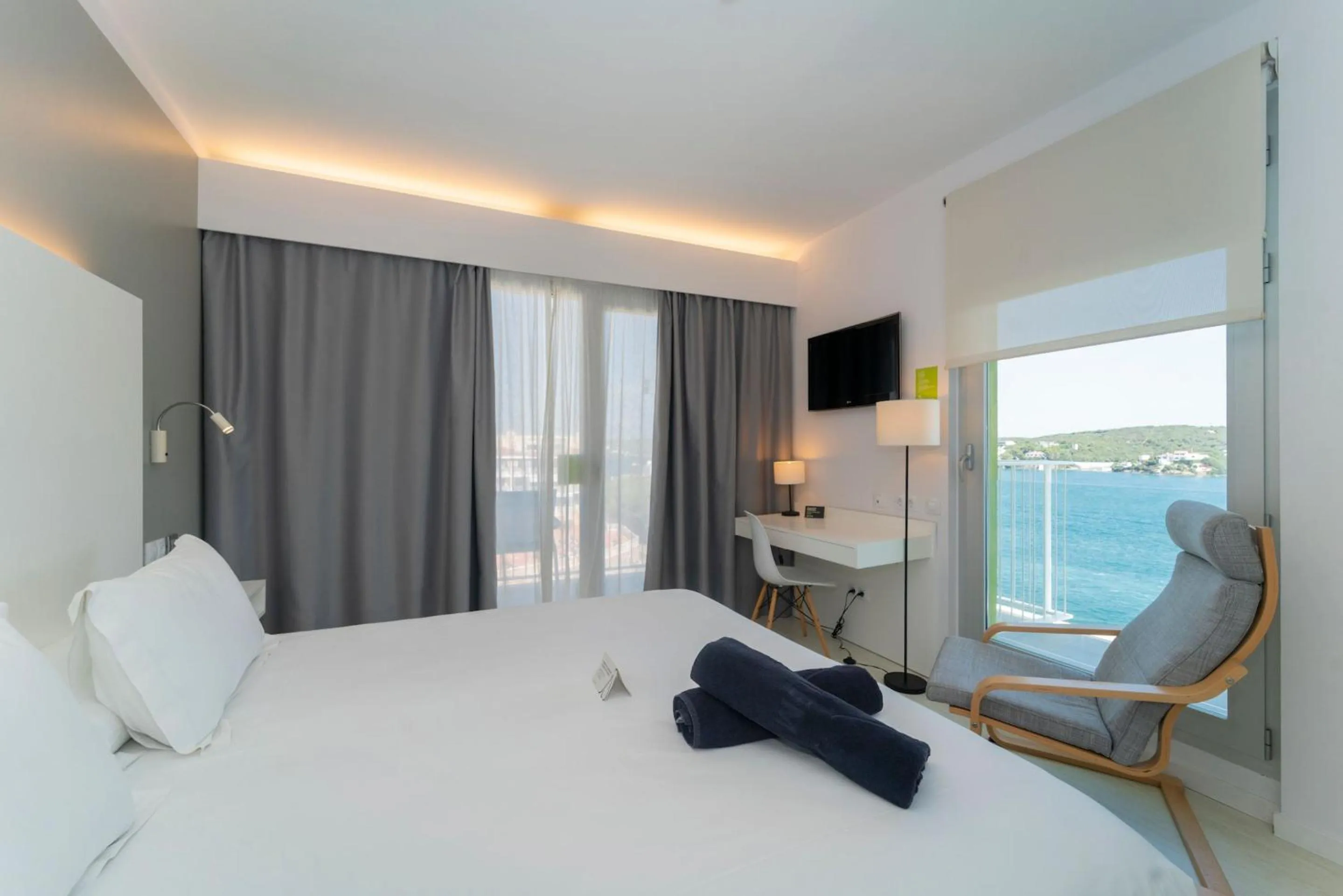 Bedroom, Bed in ARTIEM Carlos - Adults Only