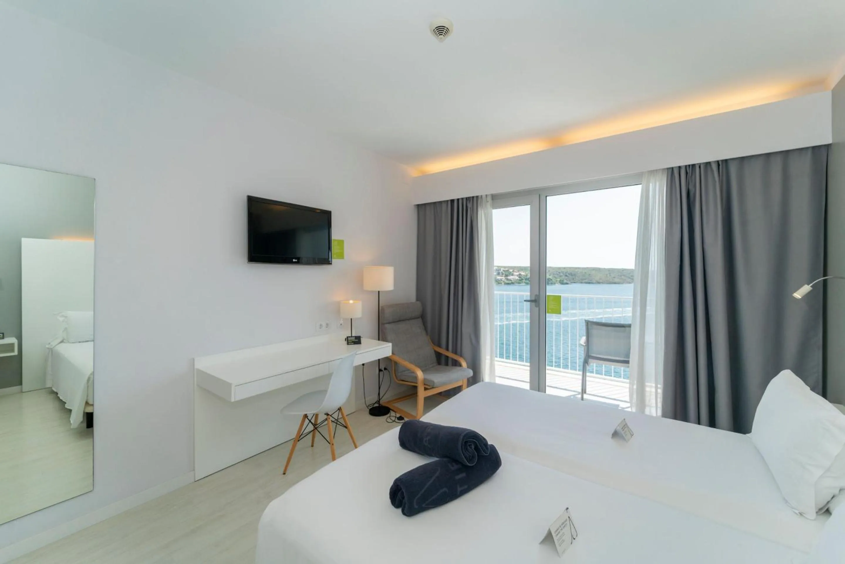 Bedroom, Bed in ARTIEM Carlos - Adults Only