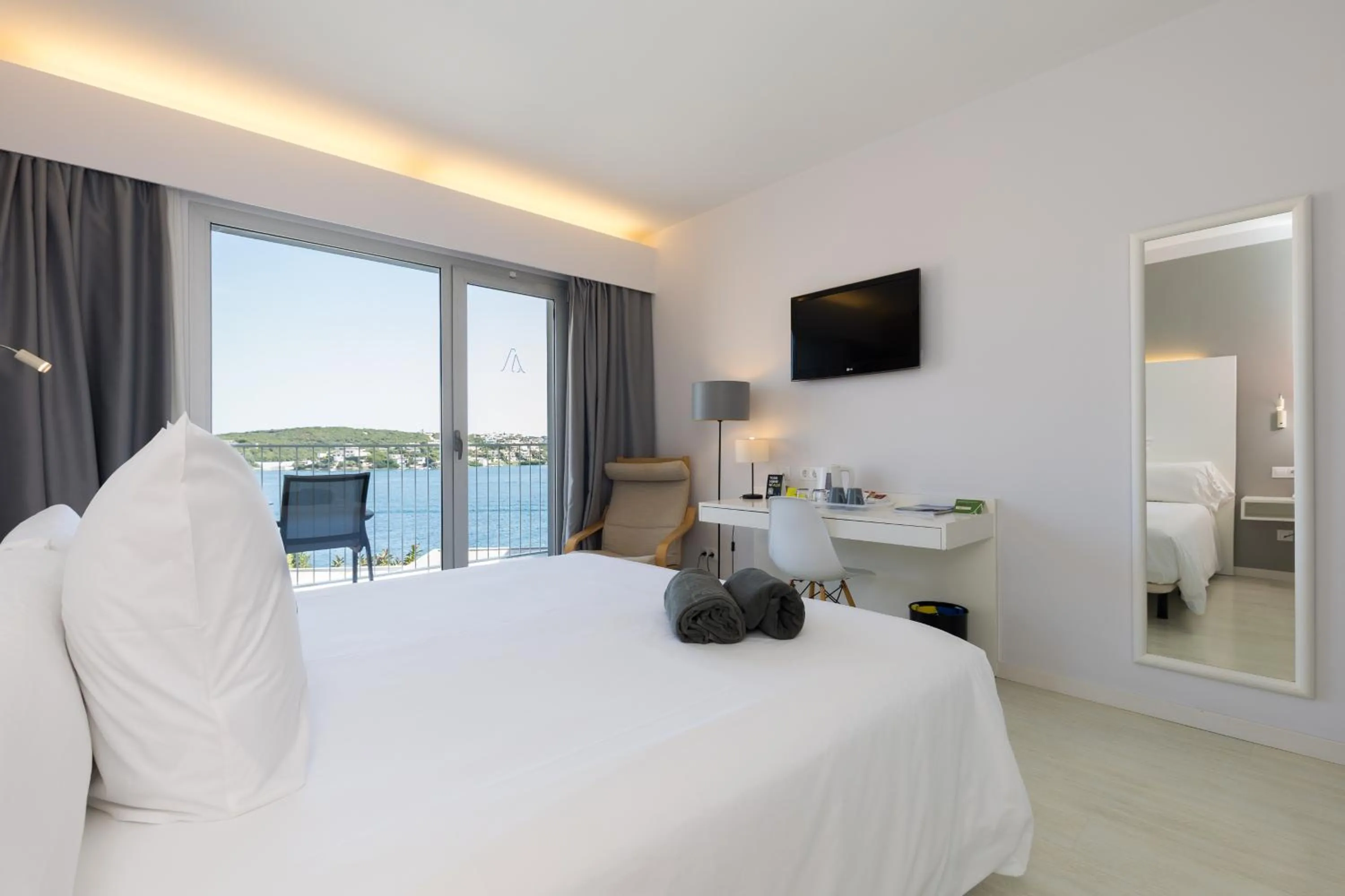 Bedroom, Bed in ARTIEM Carlos - Adults Only