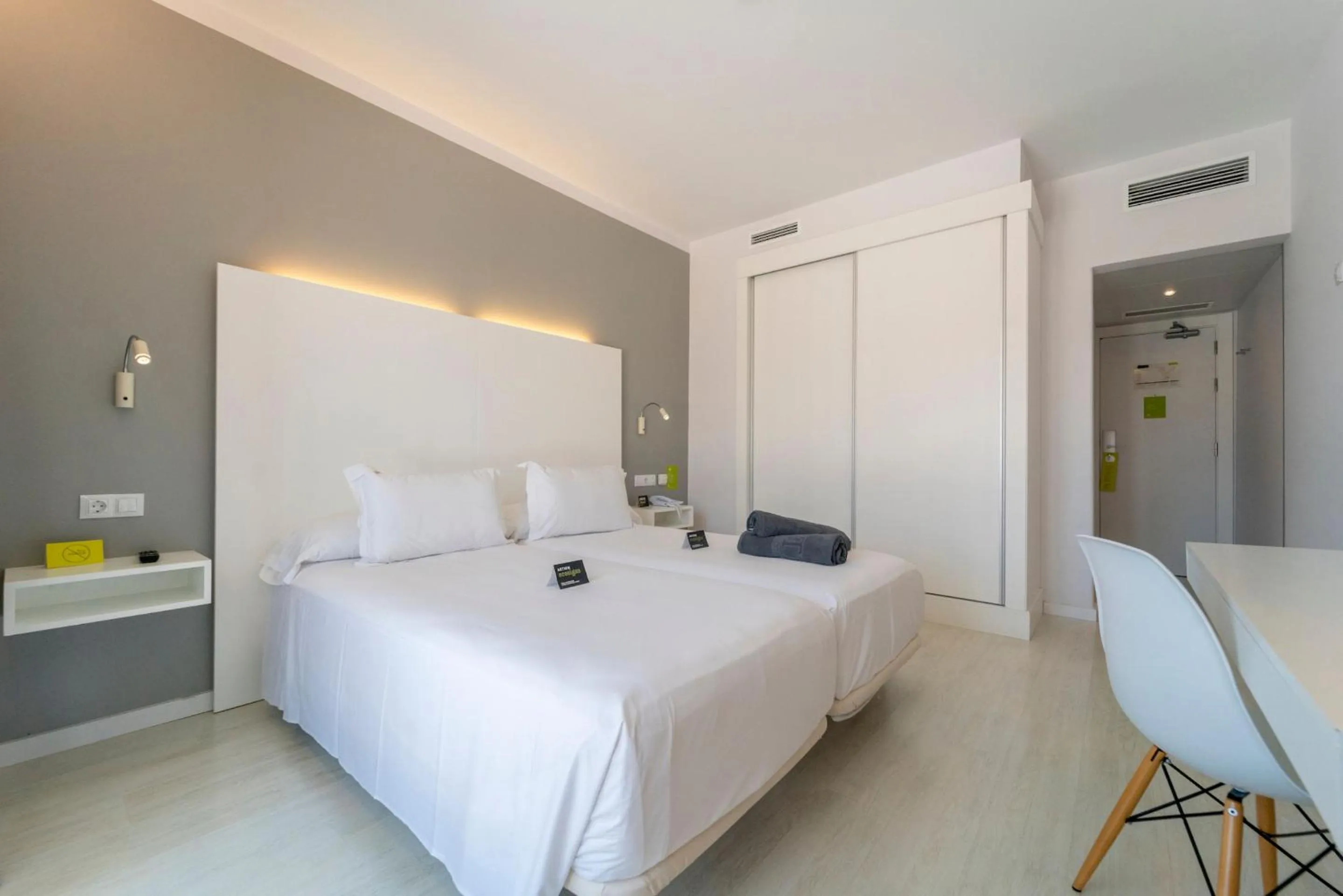 Bedroom, Bed in ARTIEM Carlos - Adults Only