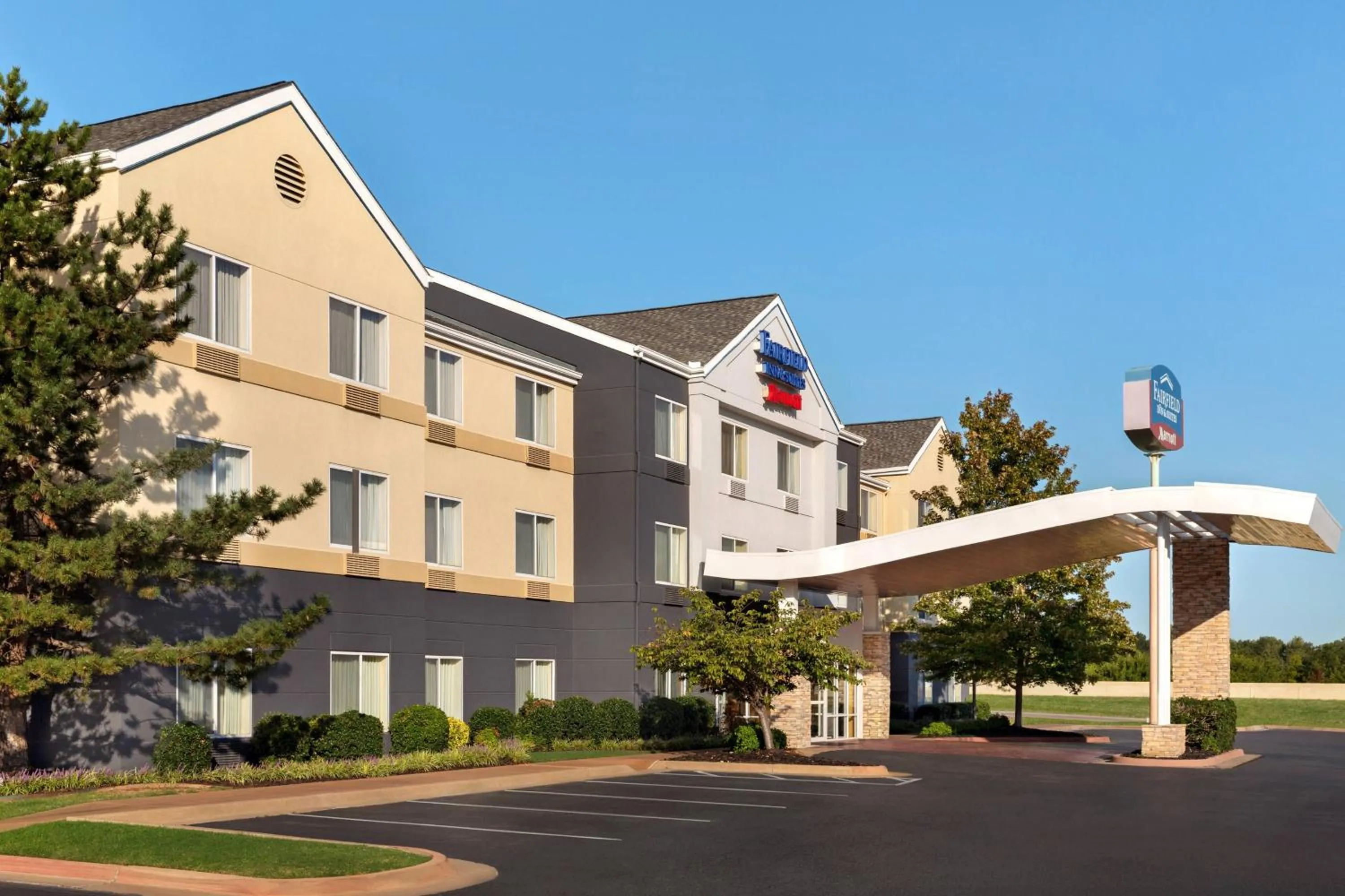 Property building in Fairfield Inn & Suites by Marriott Tulsa Central