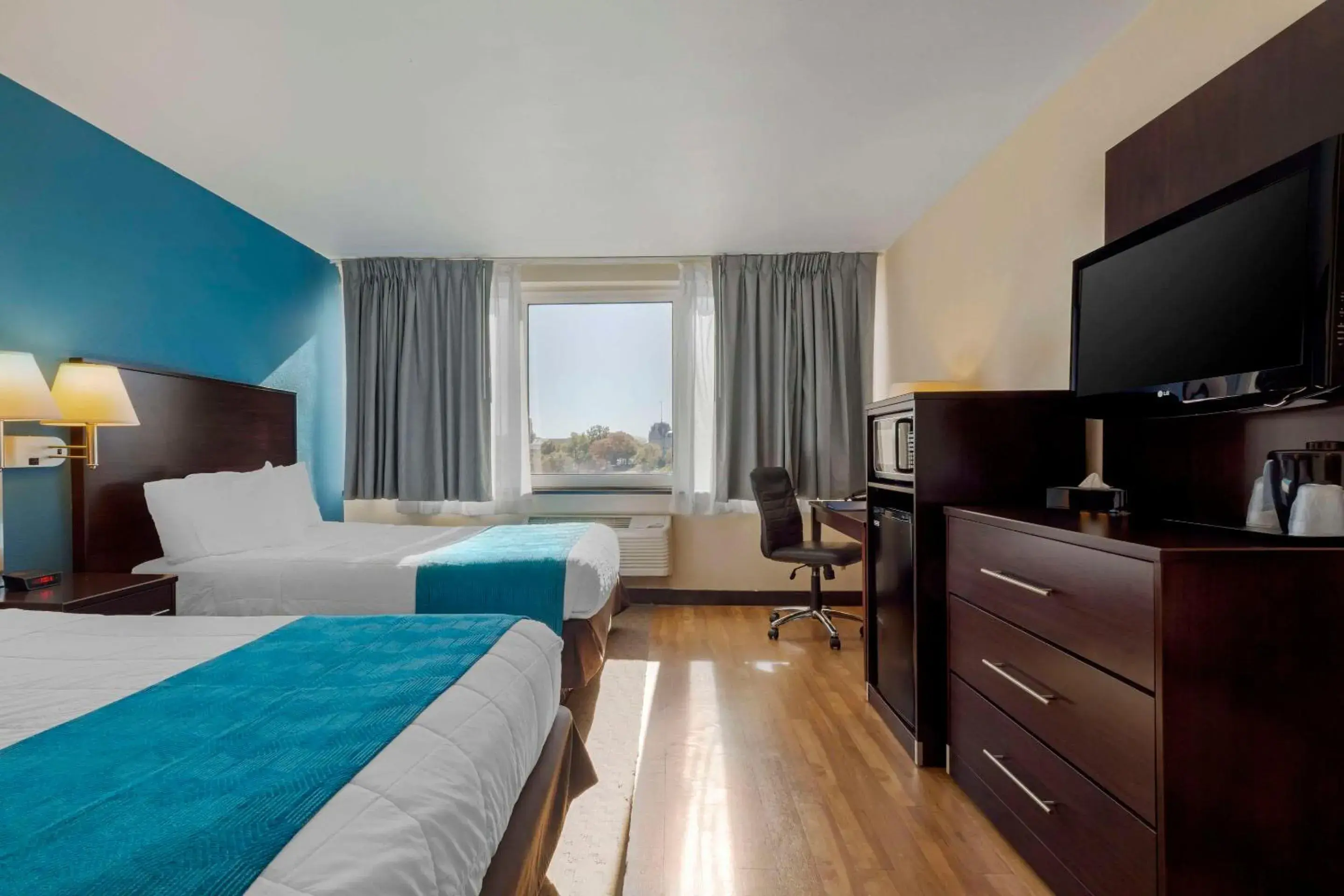 Bedroom, Bed in The Capitol Hotel Bedroom, Bed in The Capitol Hotel